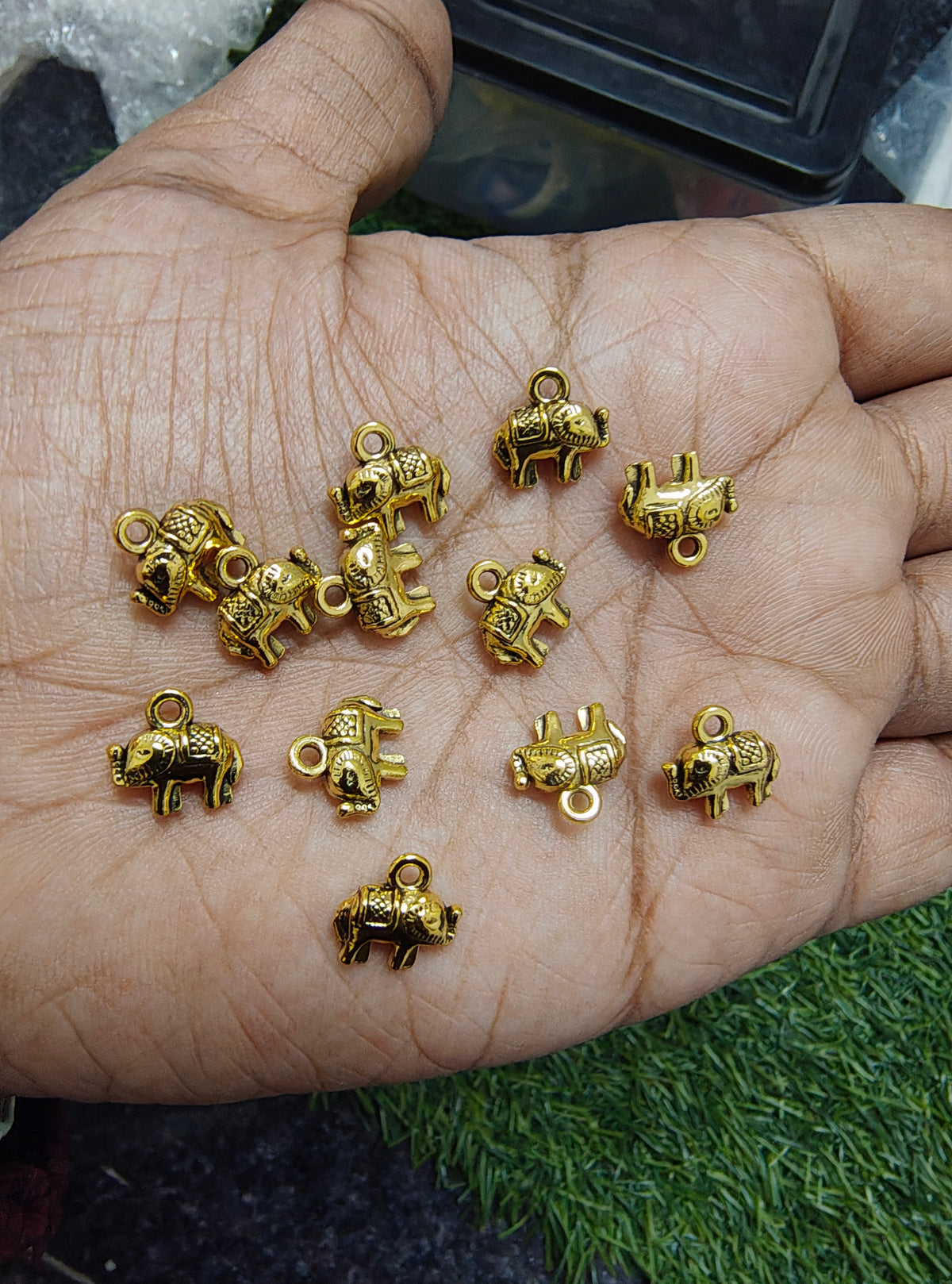Small golden metal charm 9 design ( MTC7024 )