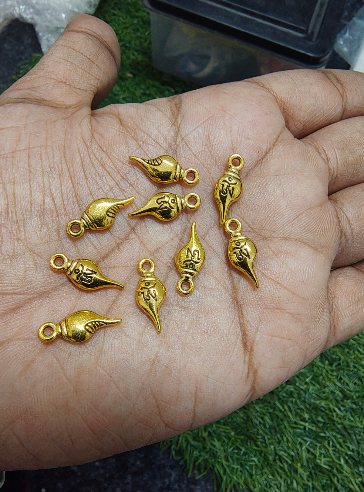 Small golden metal charm 9 design ( MTC7024 )