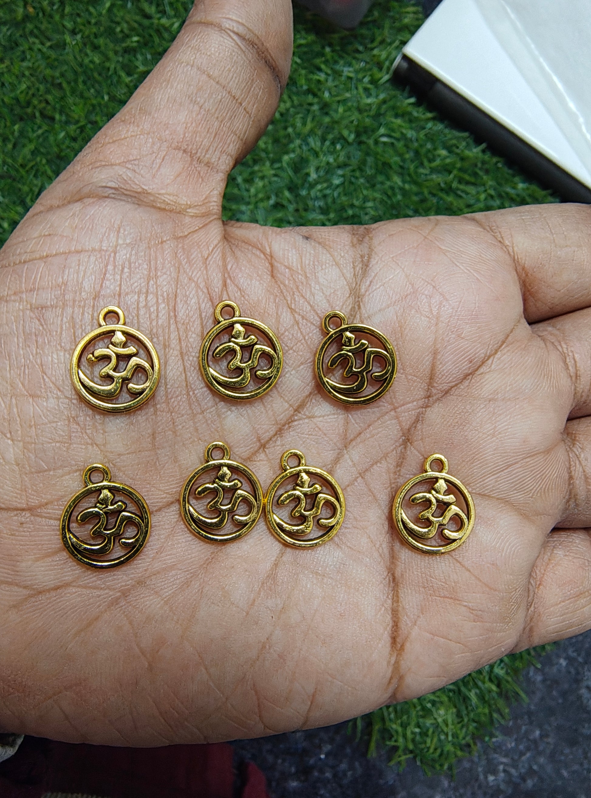 Small golden metal charm 9 design