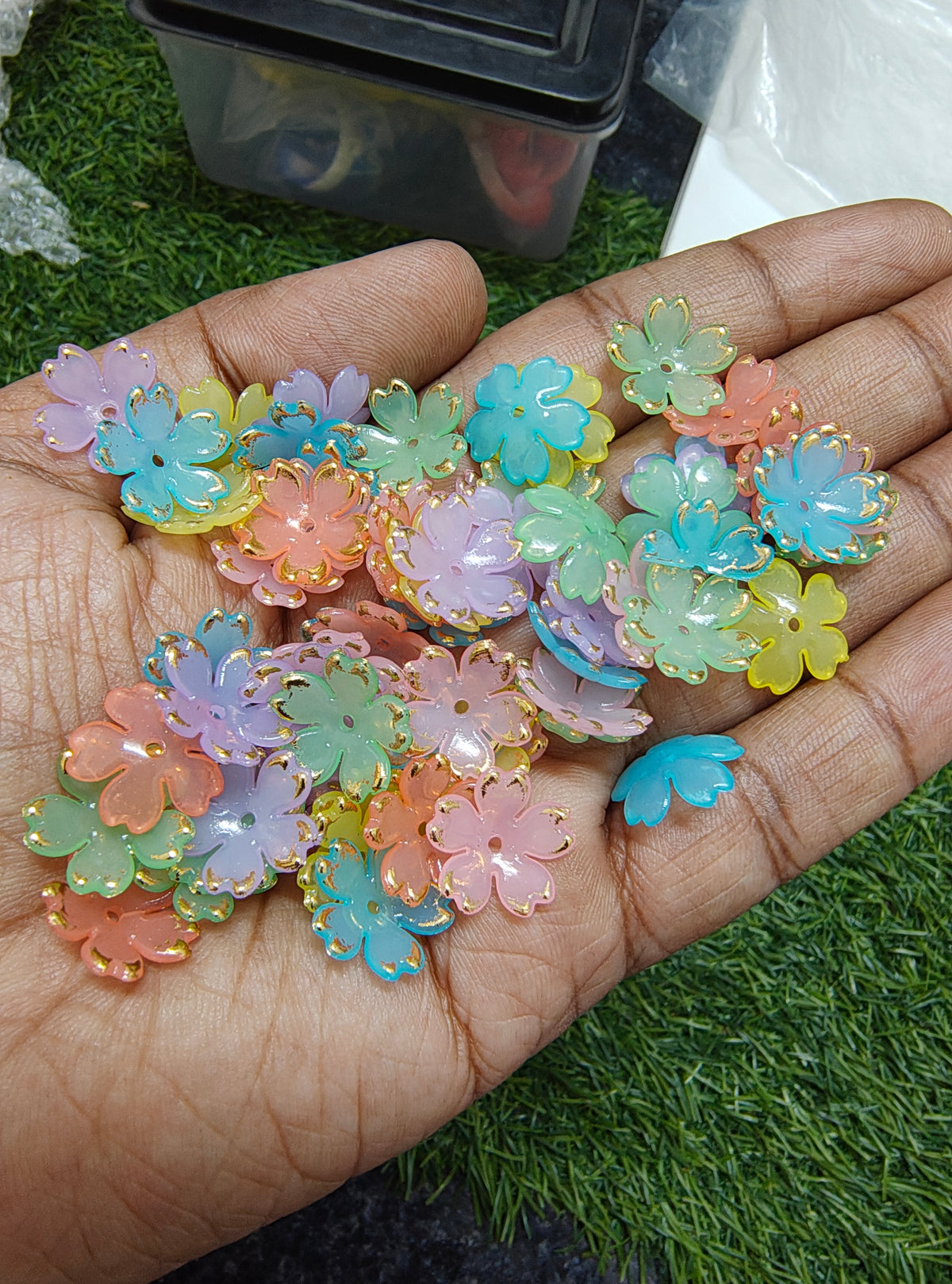 15mm small acrylic flower beads mix colour (AB2087)