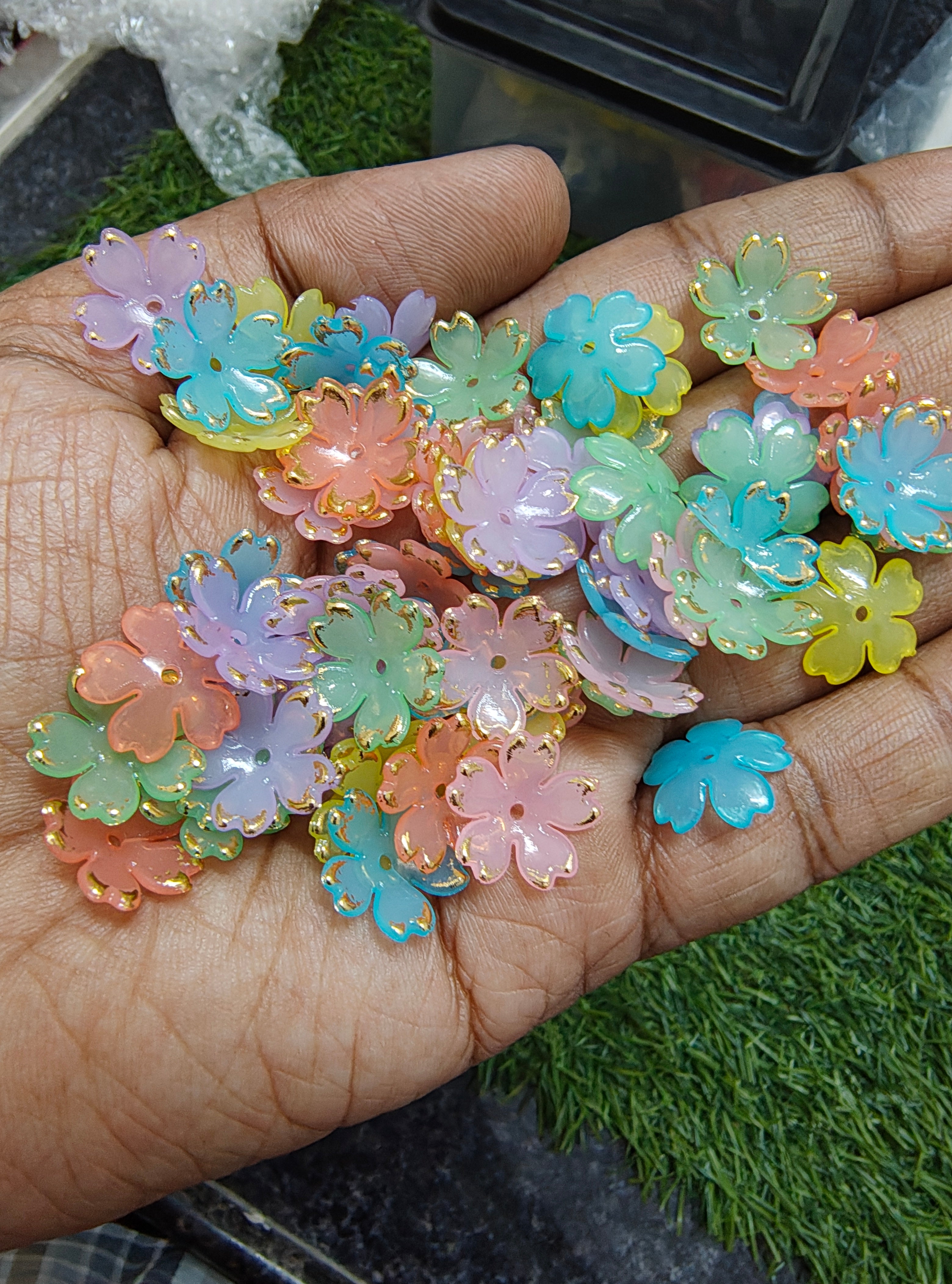 15mm small acrylic flower beads mix colour (AB2087)