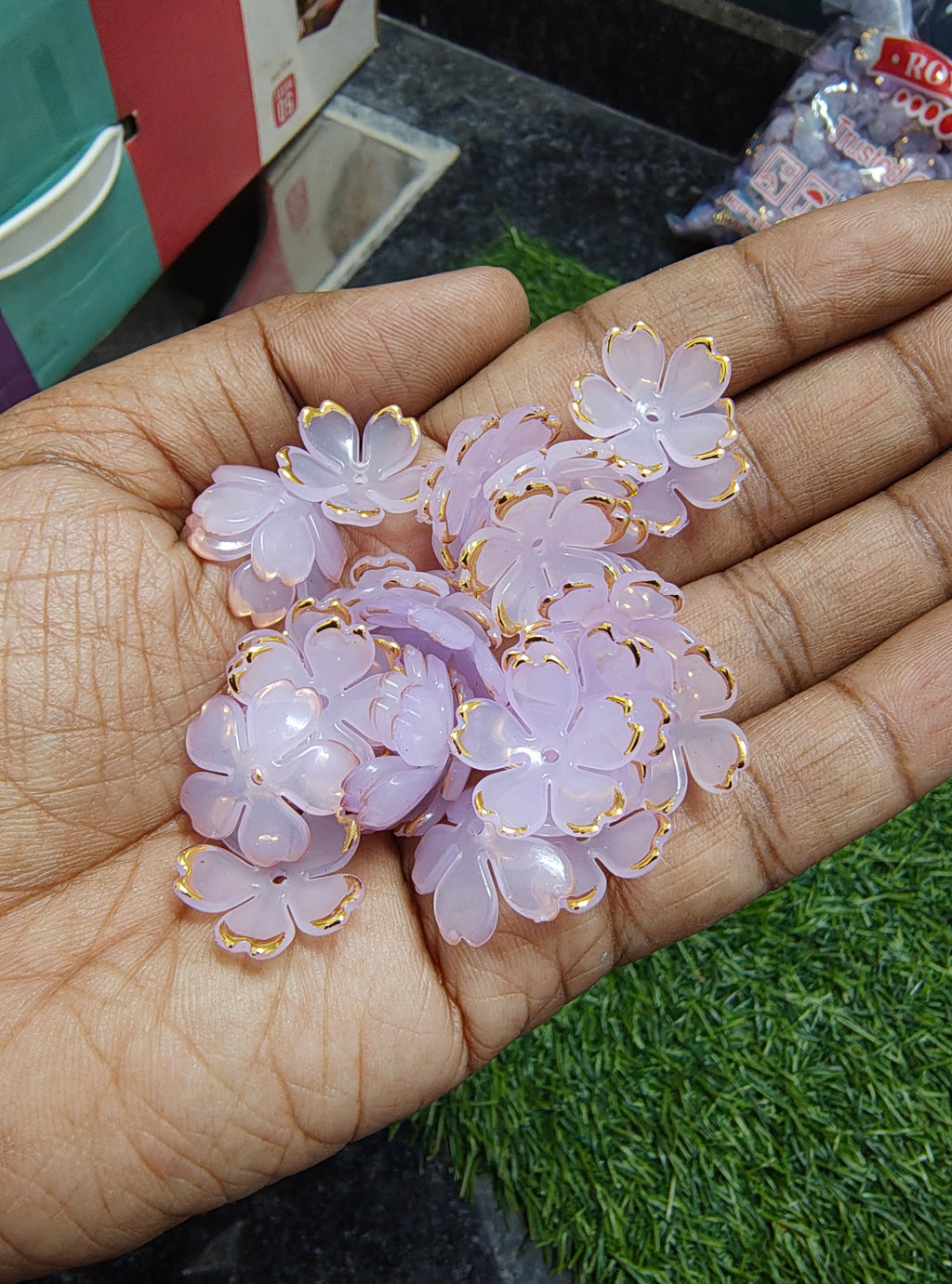 Colour acrylic flower beads 20mm size (AB2090)