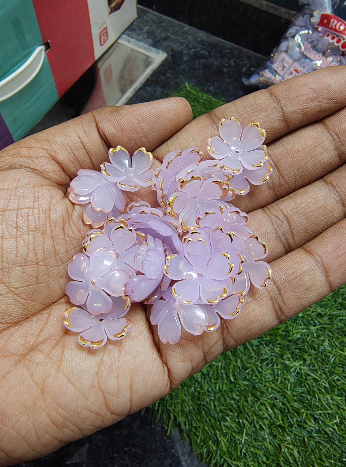 Colour acrylic flower beads 20mm size (AB2090)