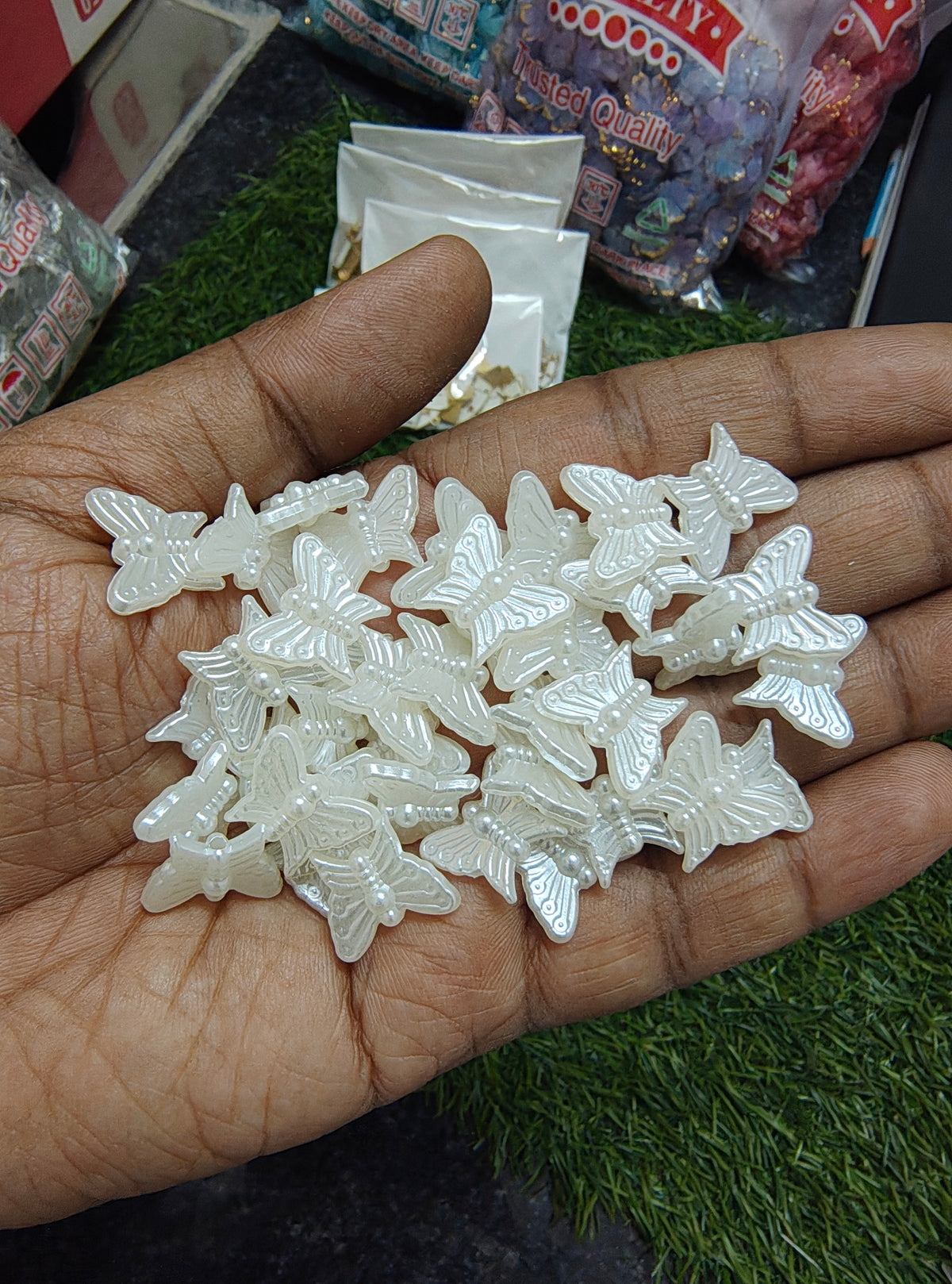 Acrylic pearl butterfly beads ( APB3013 )
