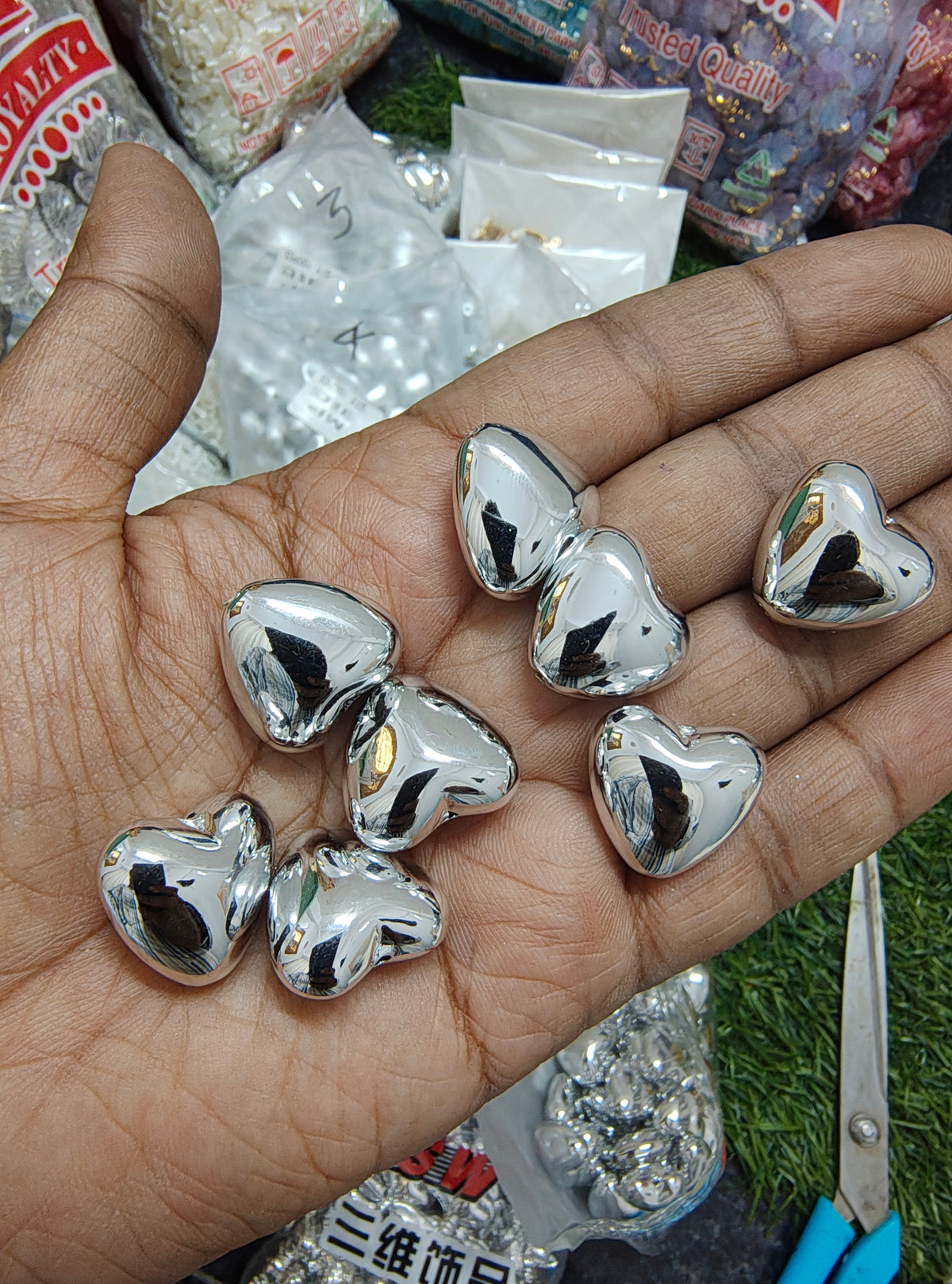 Uv acrylic silver heart/ bow. beads (AB2095)