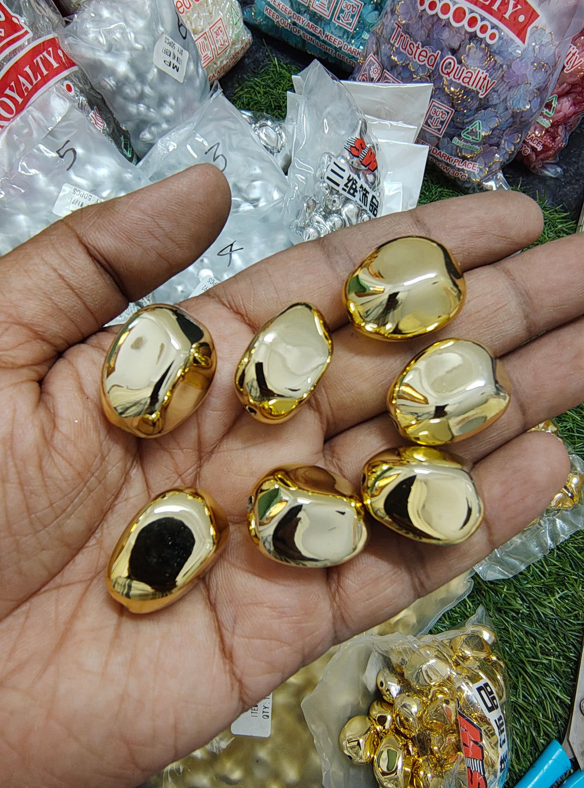 Uv acrylic golden beads (AB2096)