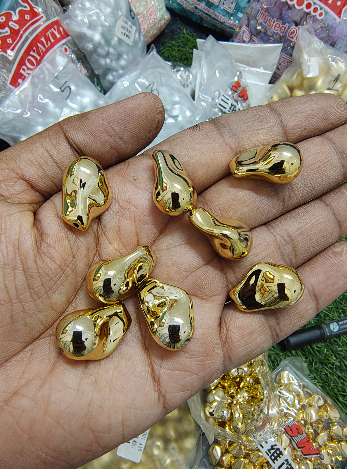 Uv acrylic golden beads (AB2096)