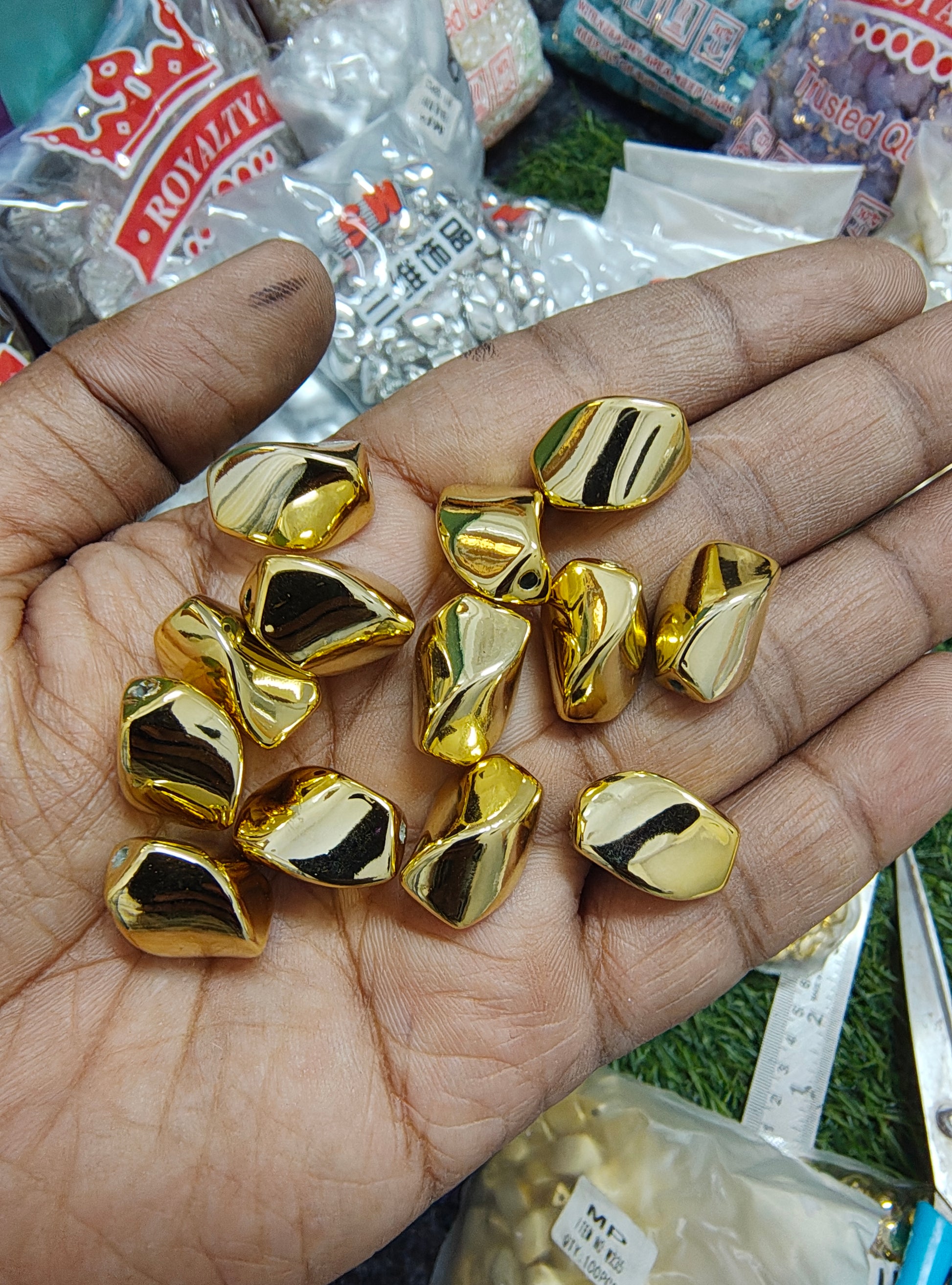 Uv acrylic golden beads (AB2096)
