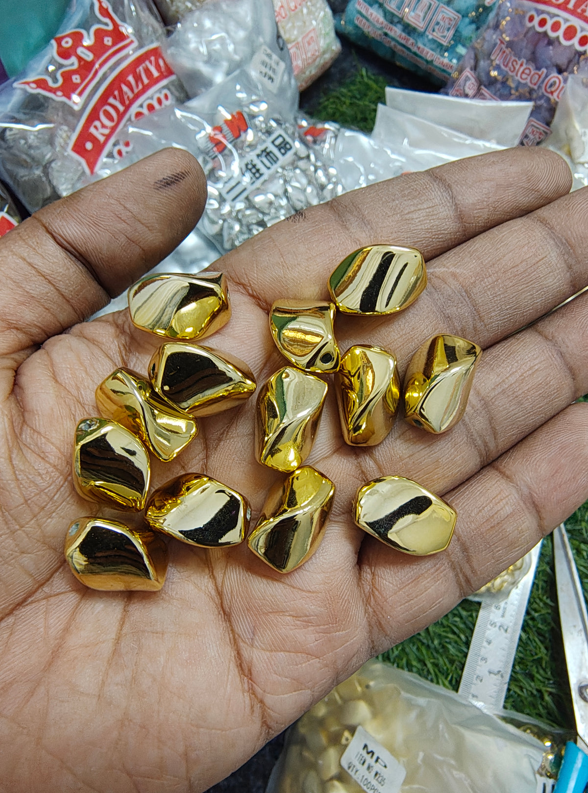 Uv acrylic golden beads (AB2096)