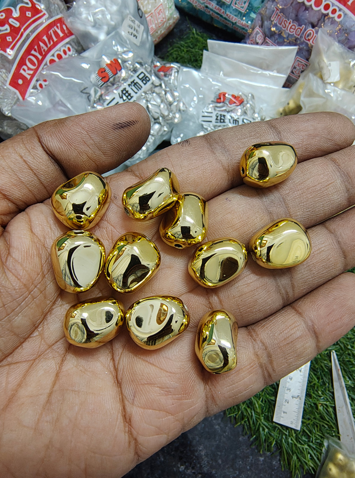Uv acrylic golden beads (AB2096)