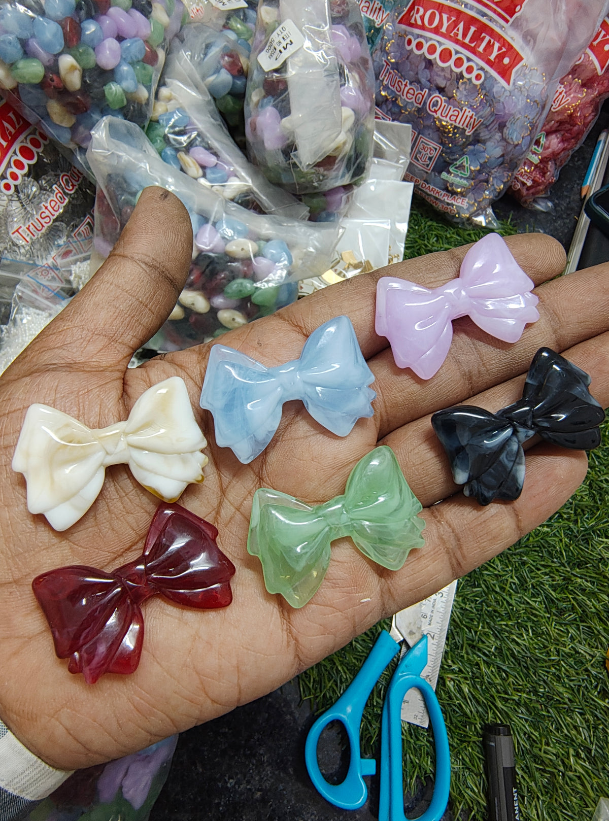 Acrylic uv heart/bow multicolour beads (AB2093)