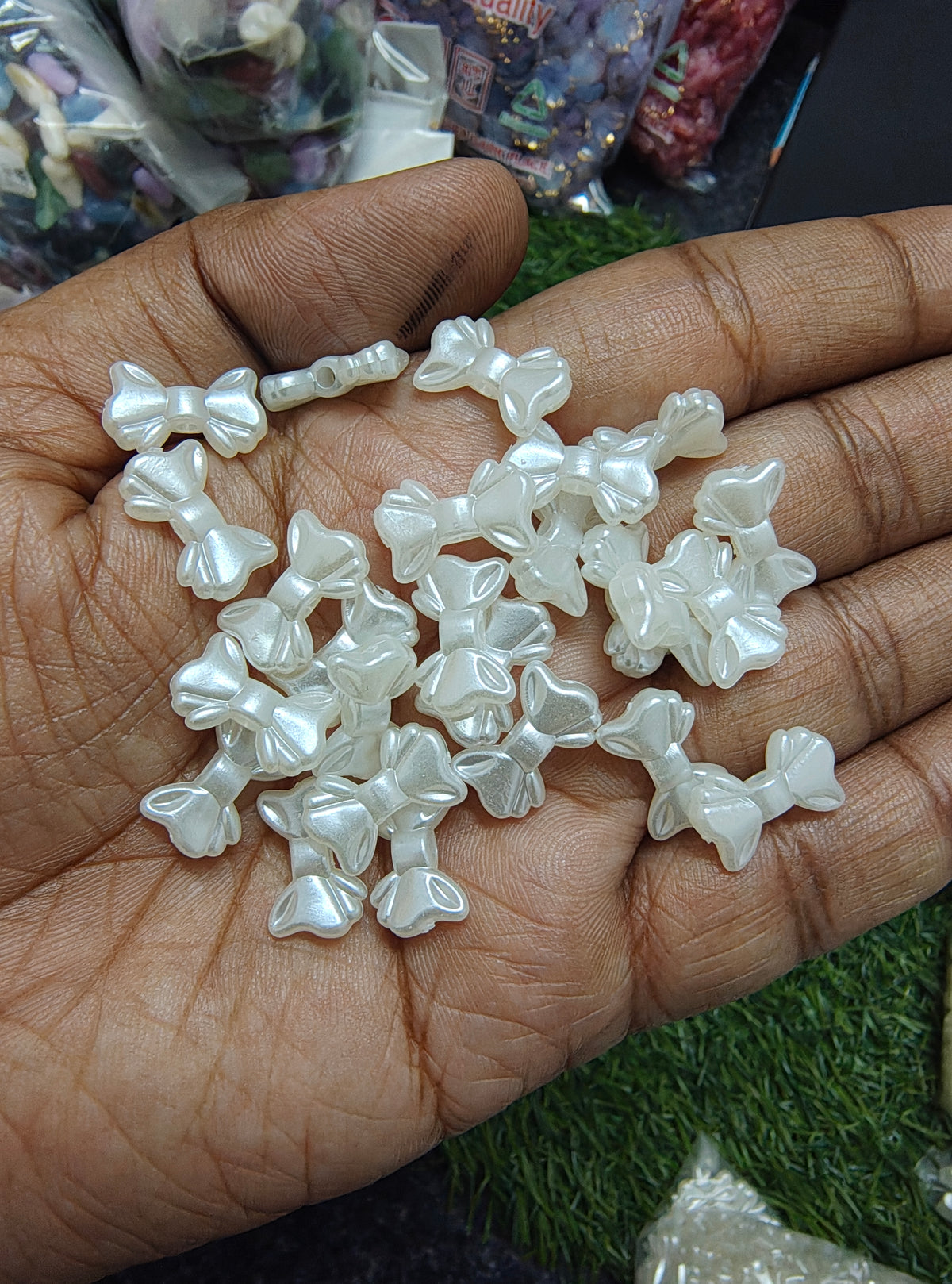 Small size acrylic pearl bow beads ( APB3006 )