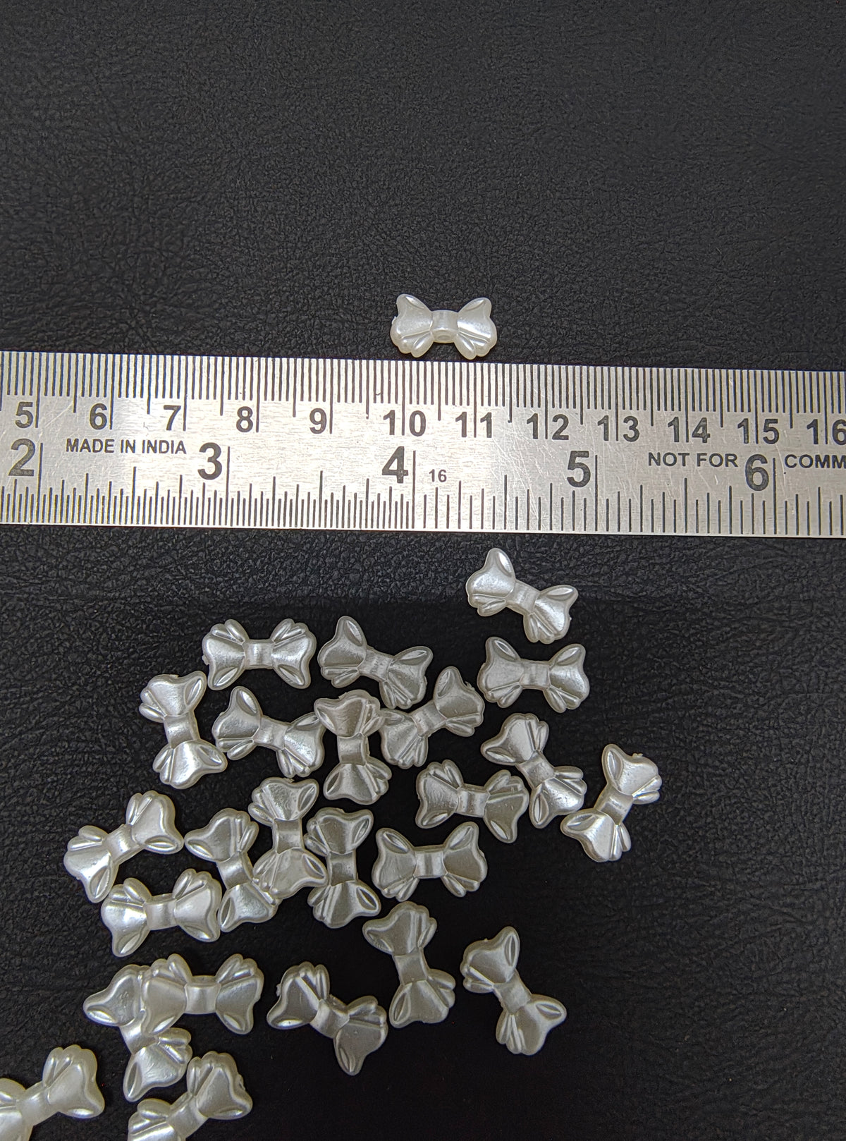 Small size acrylic pearl bow beads ( APB3006 )