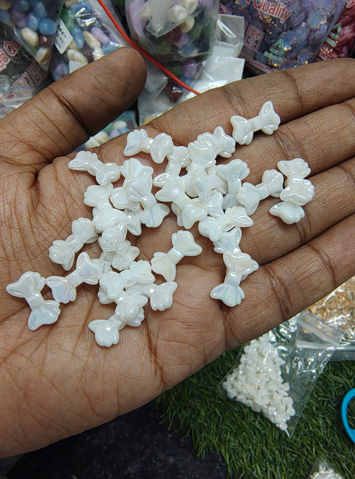 Acrylic white rainbow bow beads 15 mm (AB2084)