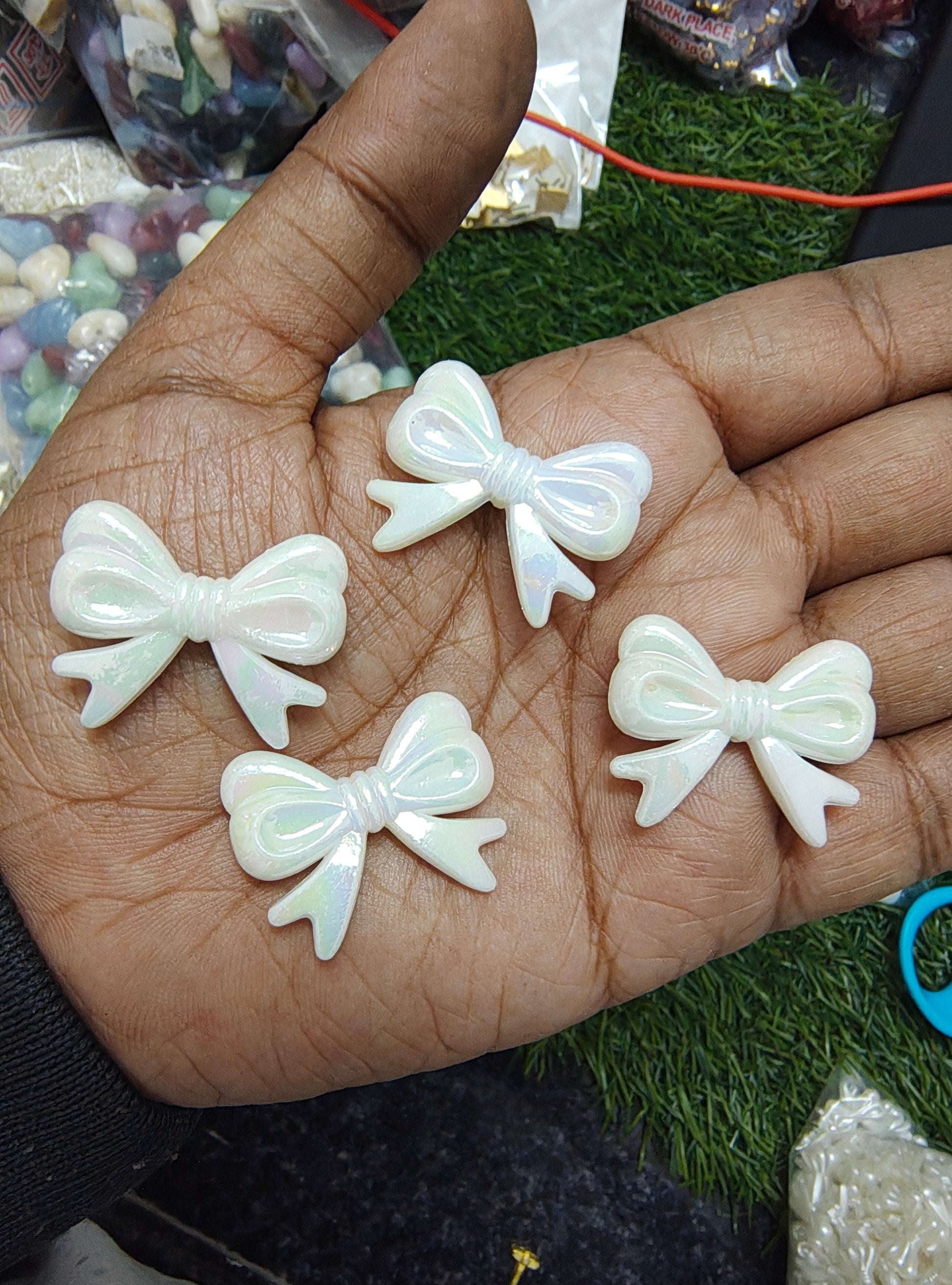Acrylic white big bow beads (AB2085)