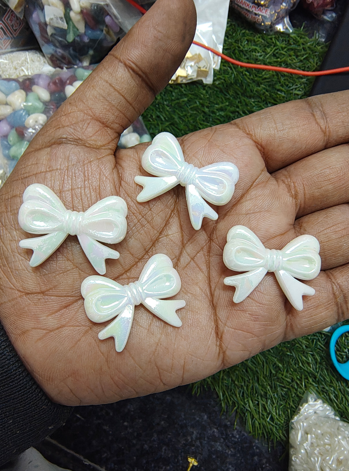Acrylic white big bow beads (AB2085)