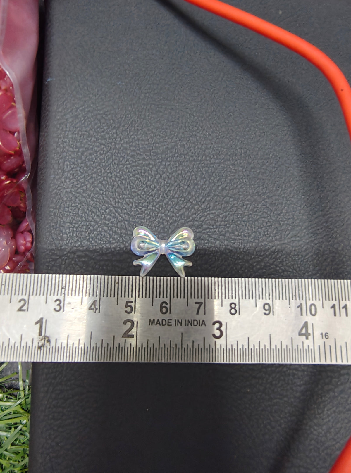 Acrylic transparent medium bow beads (AB2083)