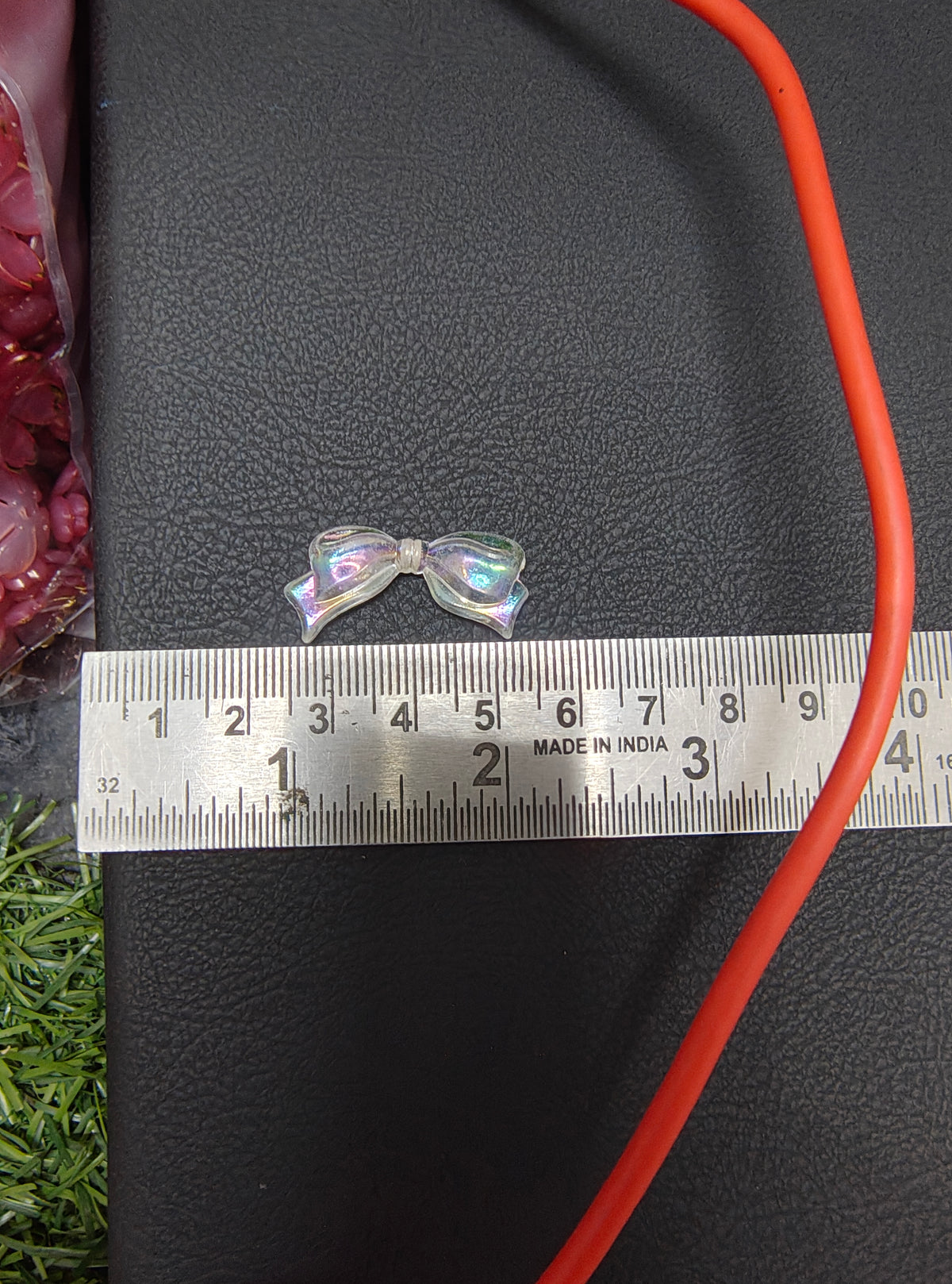 Acrylic transparent bow beads 30 MM (AB2082)