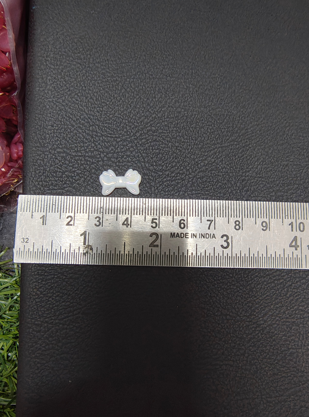 Acrylic white rainbow bow beads 15 mm (AB2084)