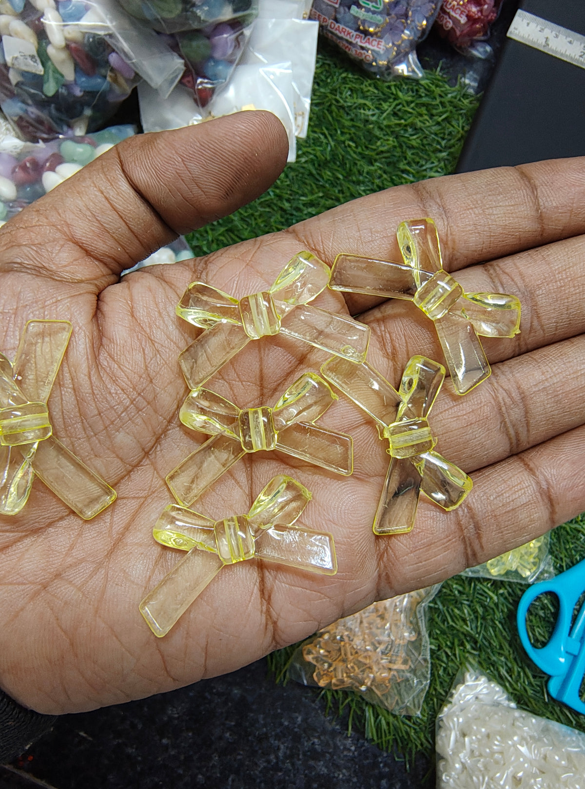 Acrylic transparent bow beads (AB2086)