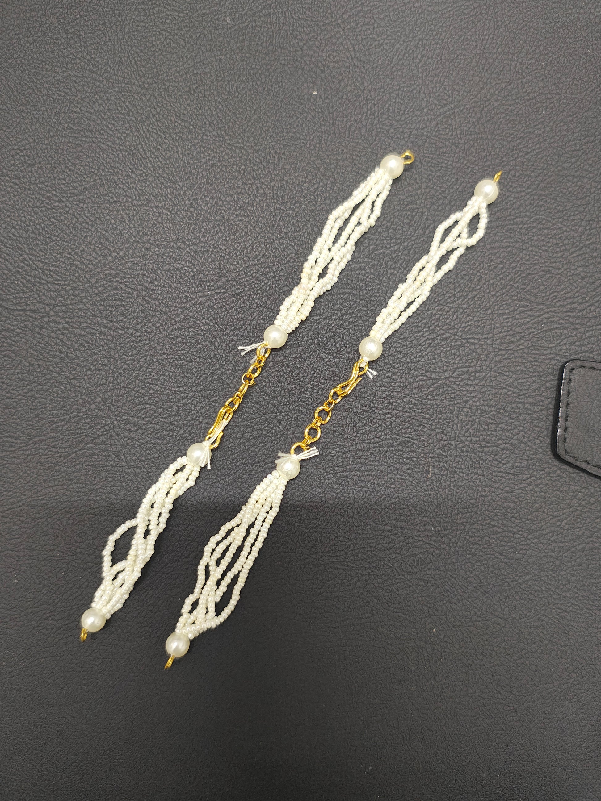 White beads bracelet hook