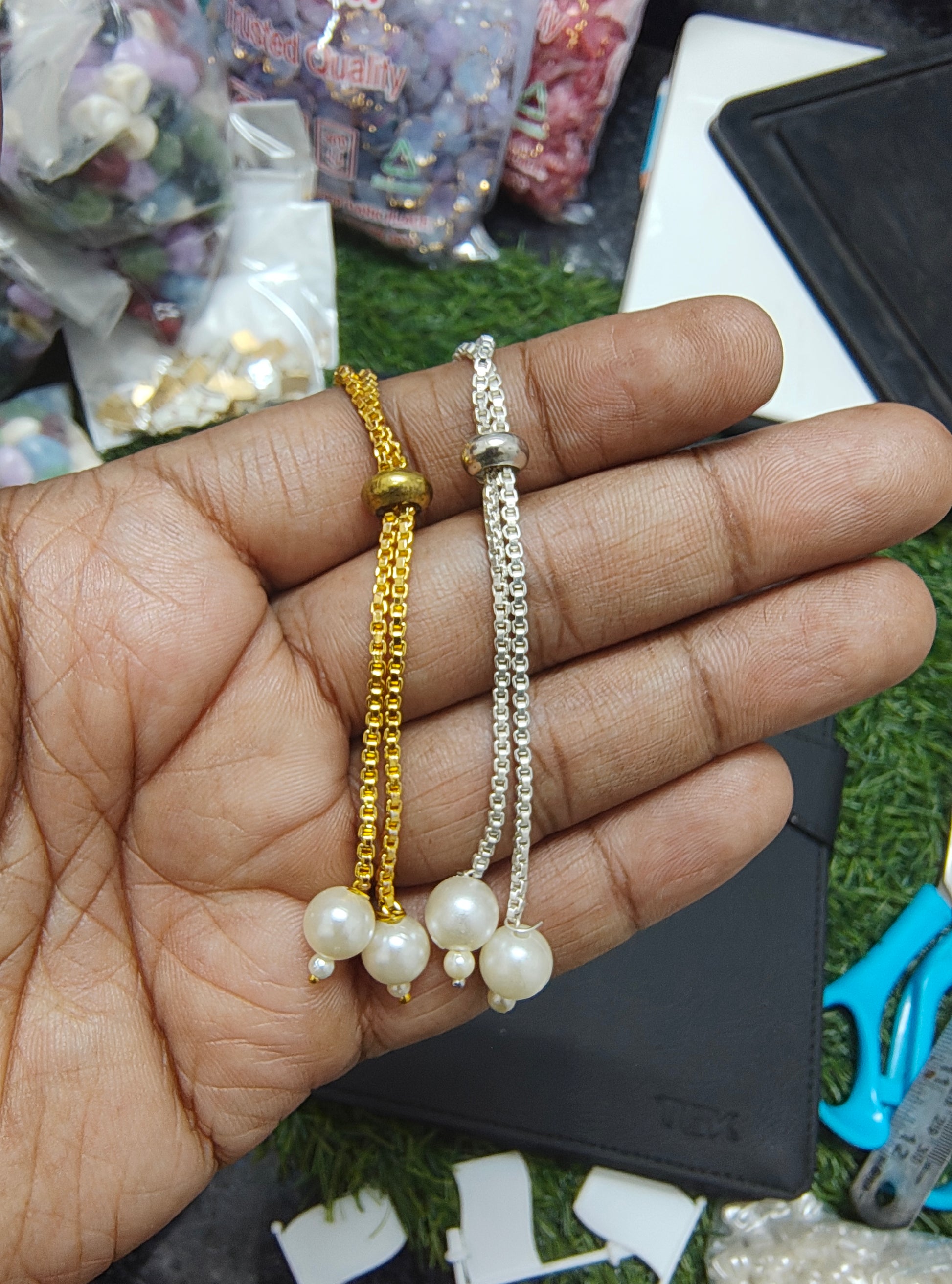 Metal bracelet with pearl