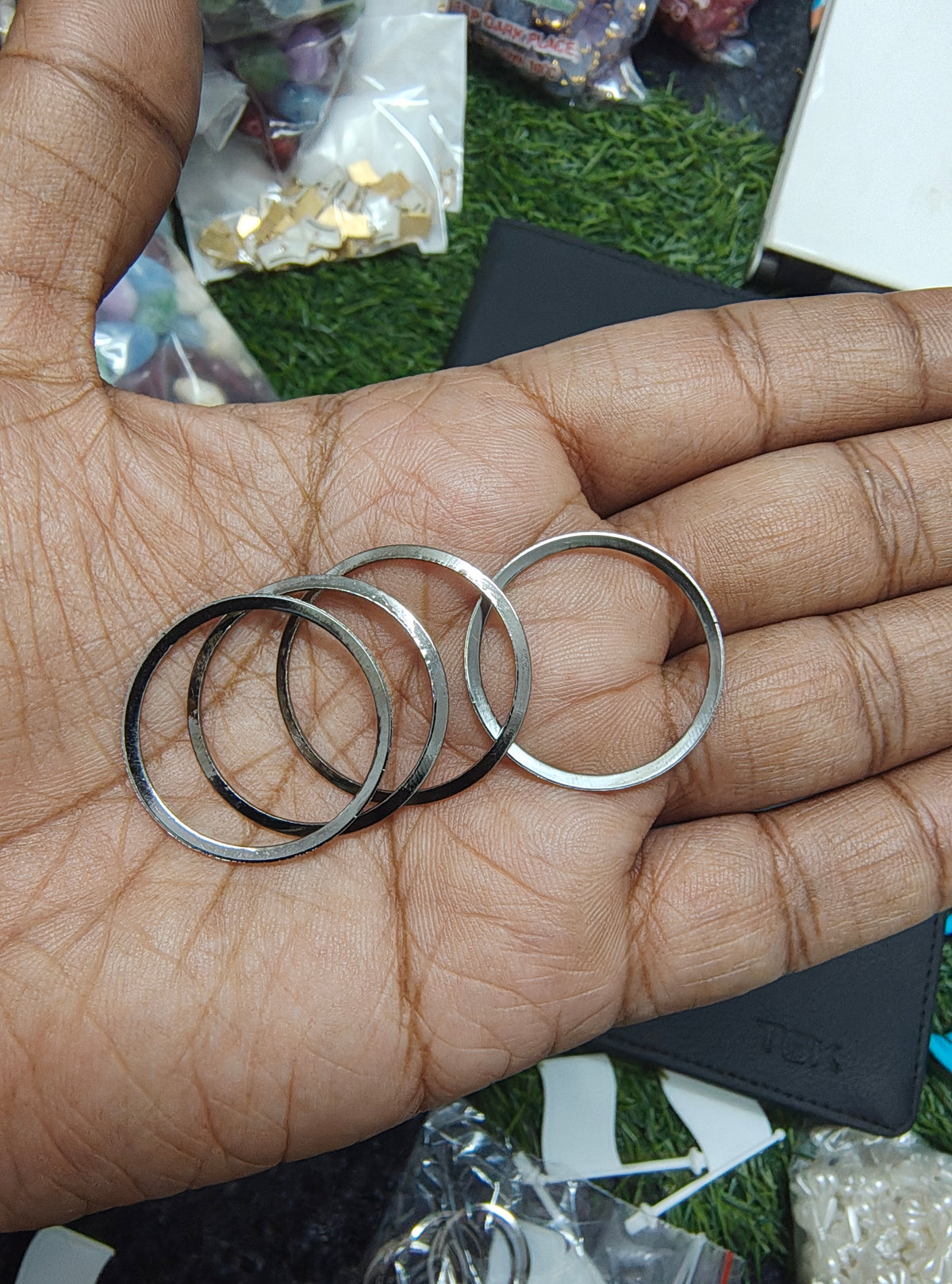 25mm black round resin rings (JF1044)
