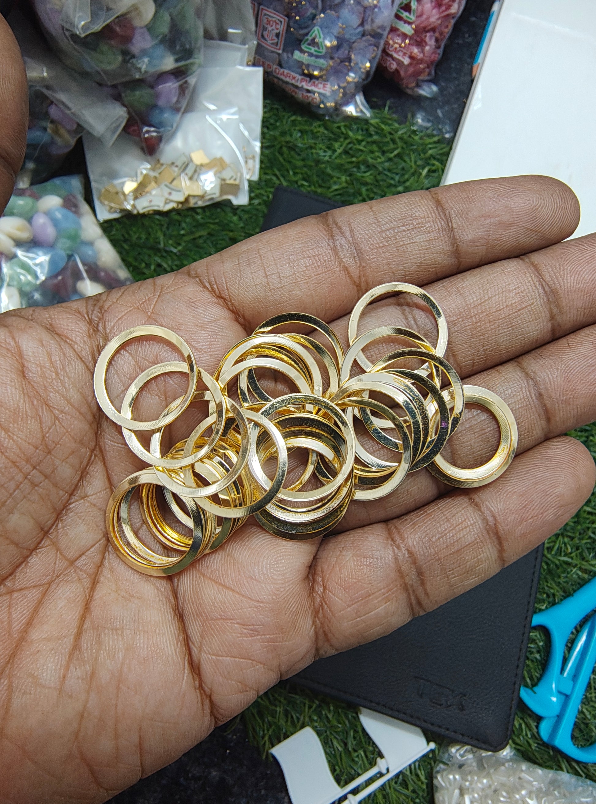 10mm golden round resin rings