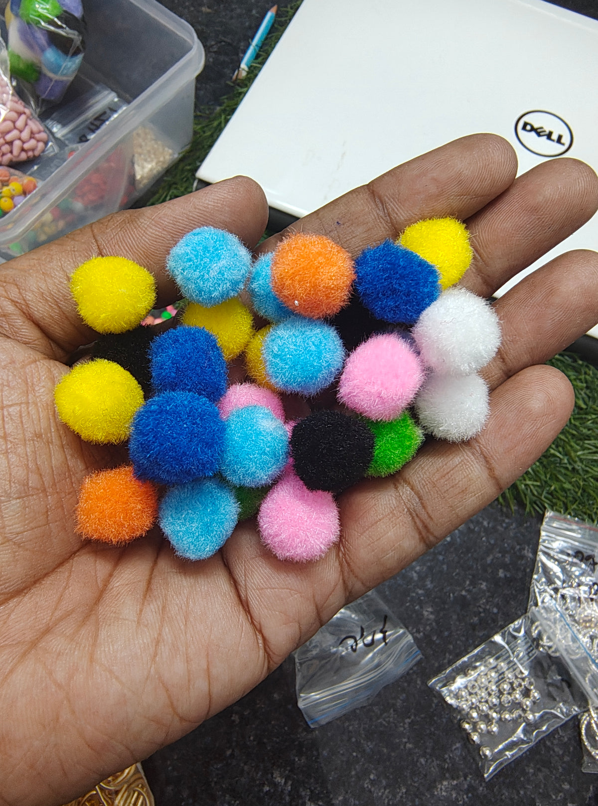 Mix colour small pompom ( OP1013 )