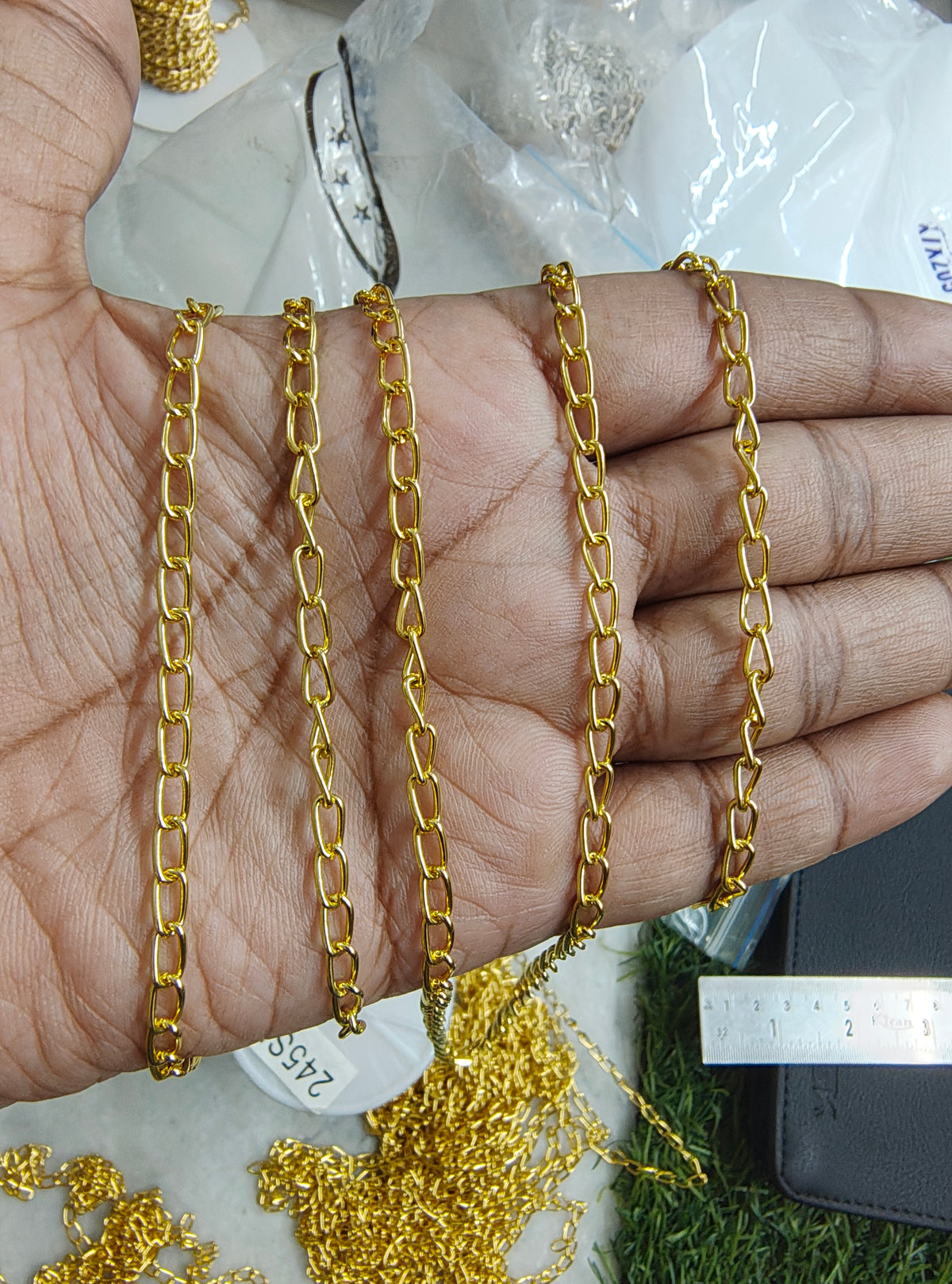 Golden chain (ch-513)