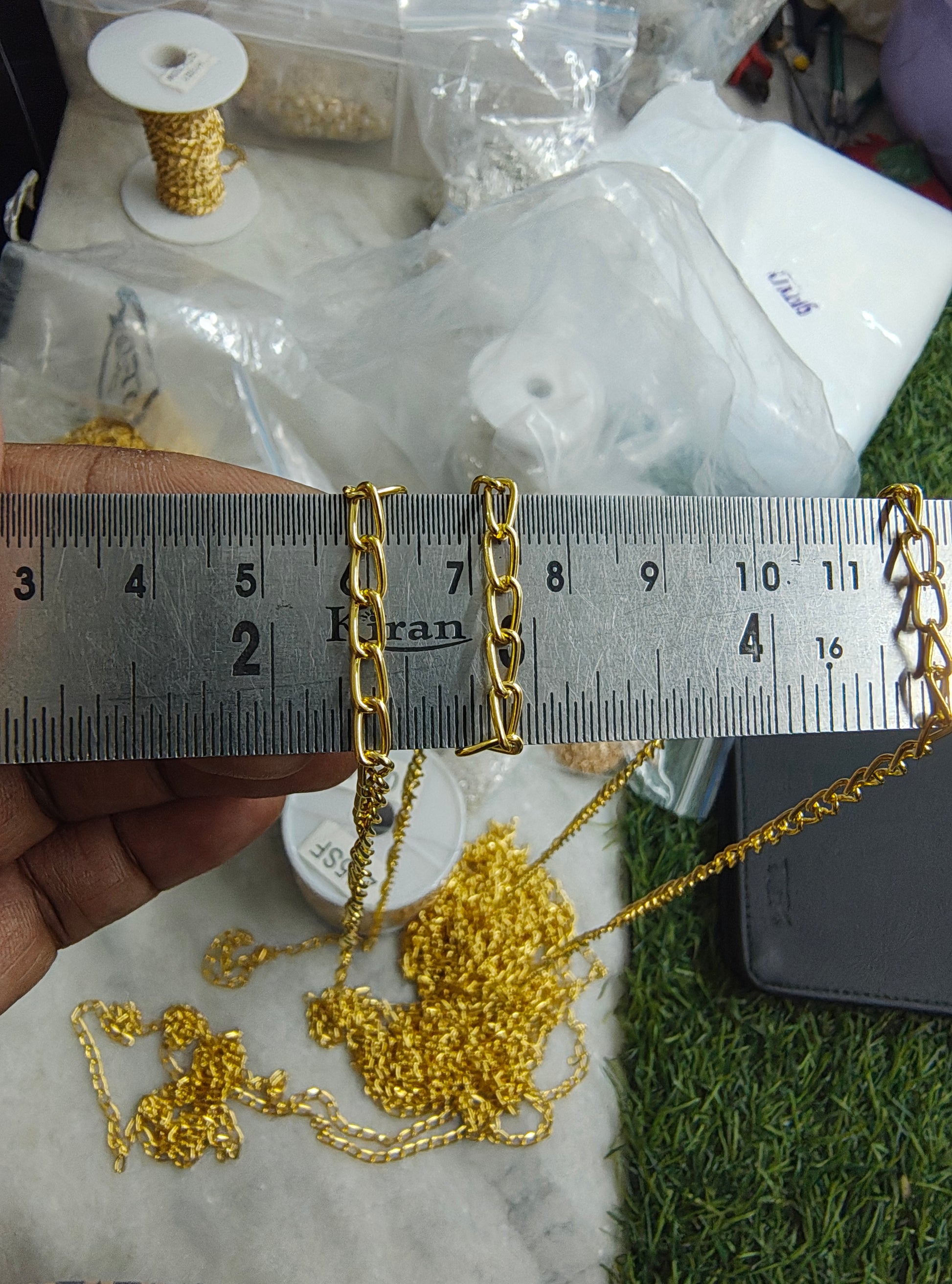 Golden chain (ch-513)