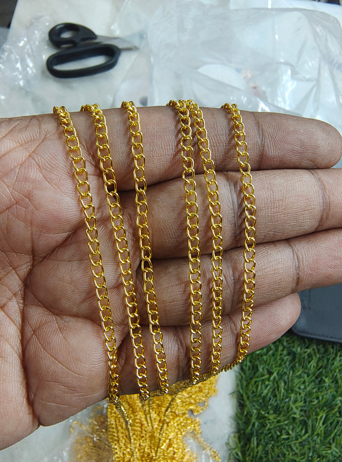 Golden chain (ch-518)