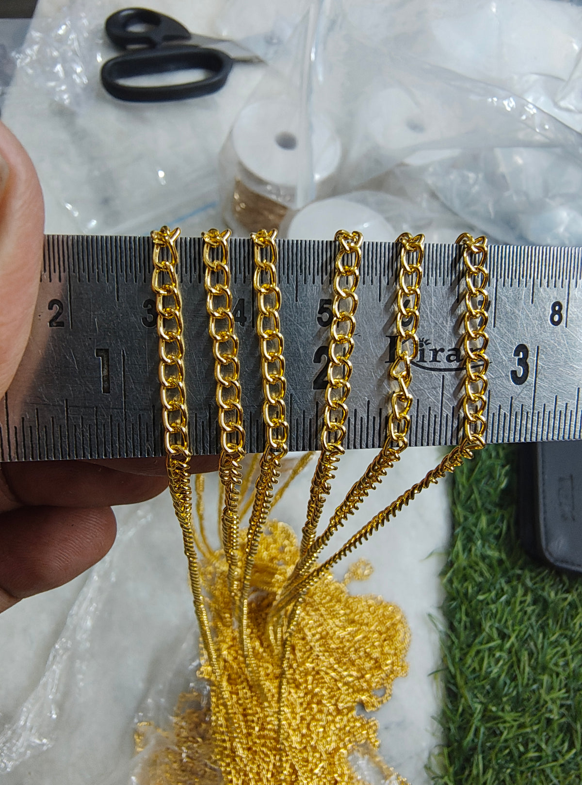 Golden chain (ch-518)