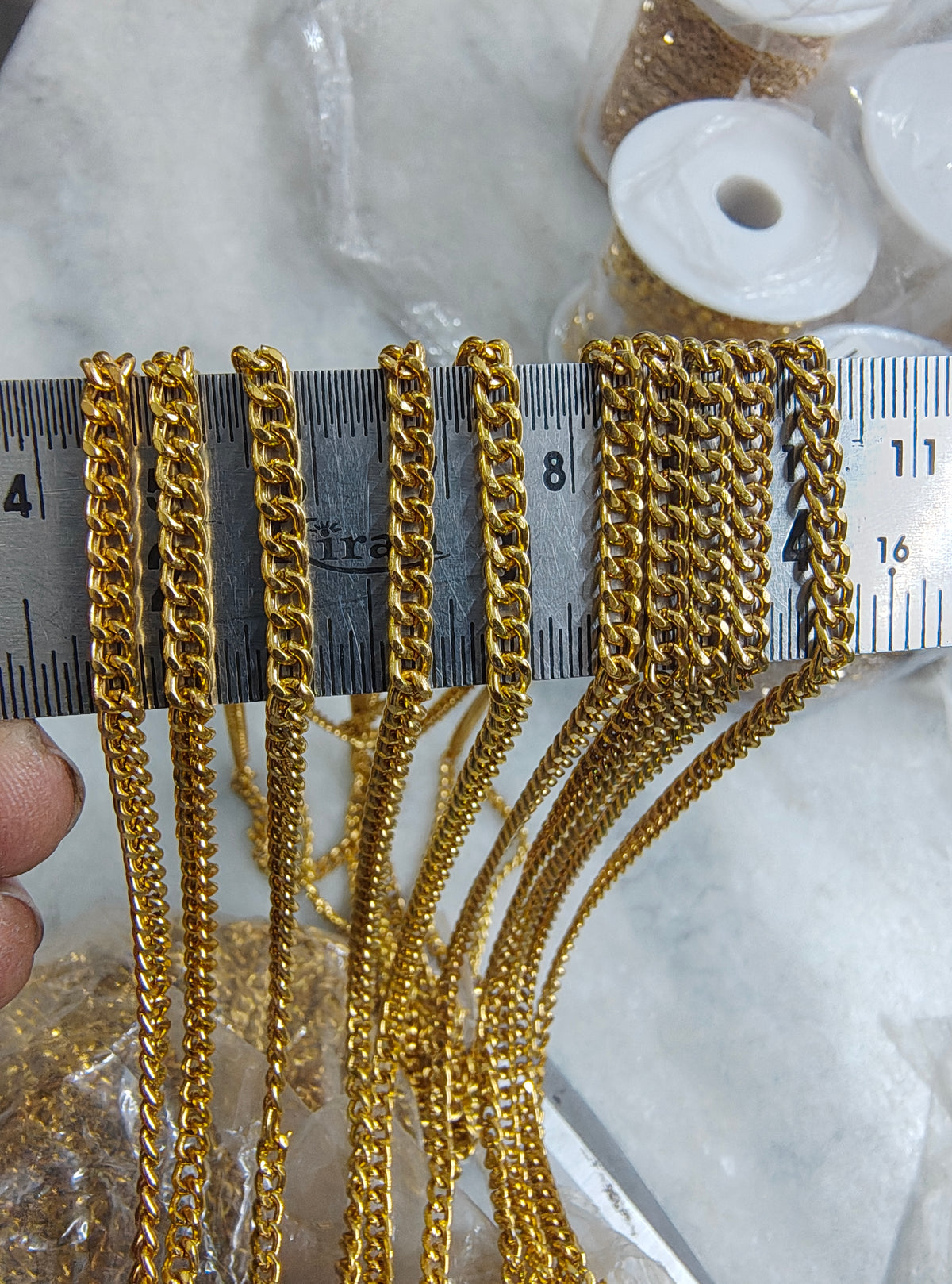 Golden chain (ch-525)