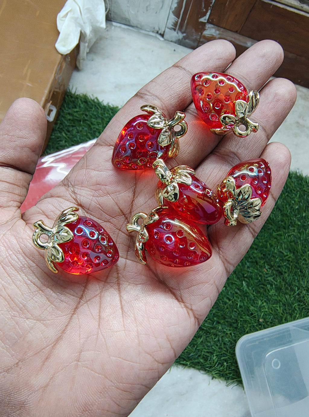 Strawberry 3d charm ( 3DC1022 )