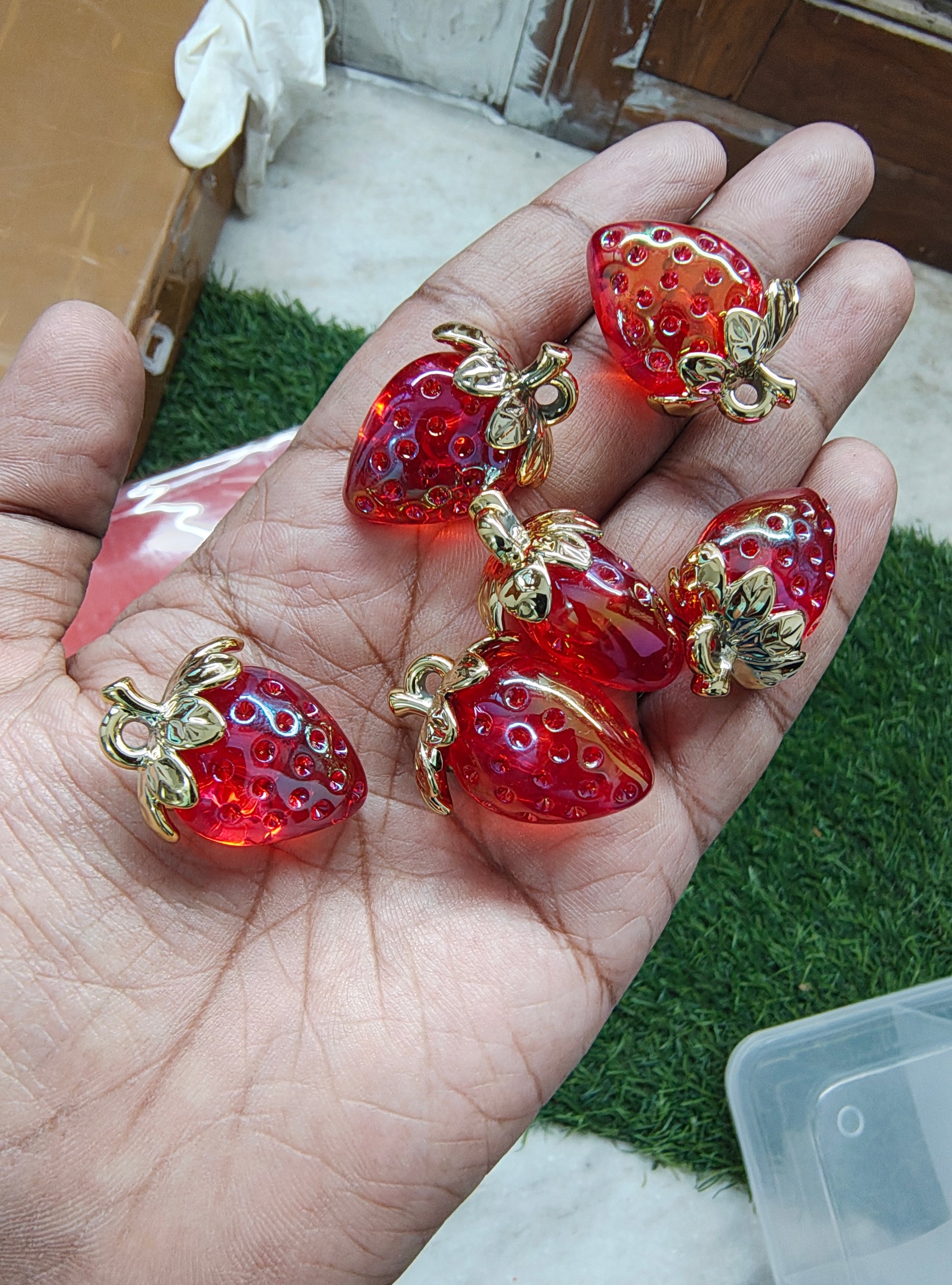 Strawberry 3d charm ( 3DC1022 )