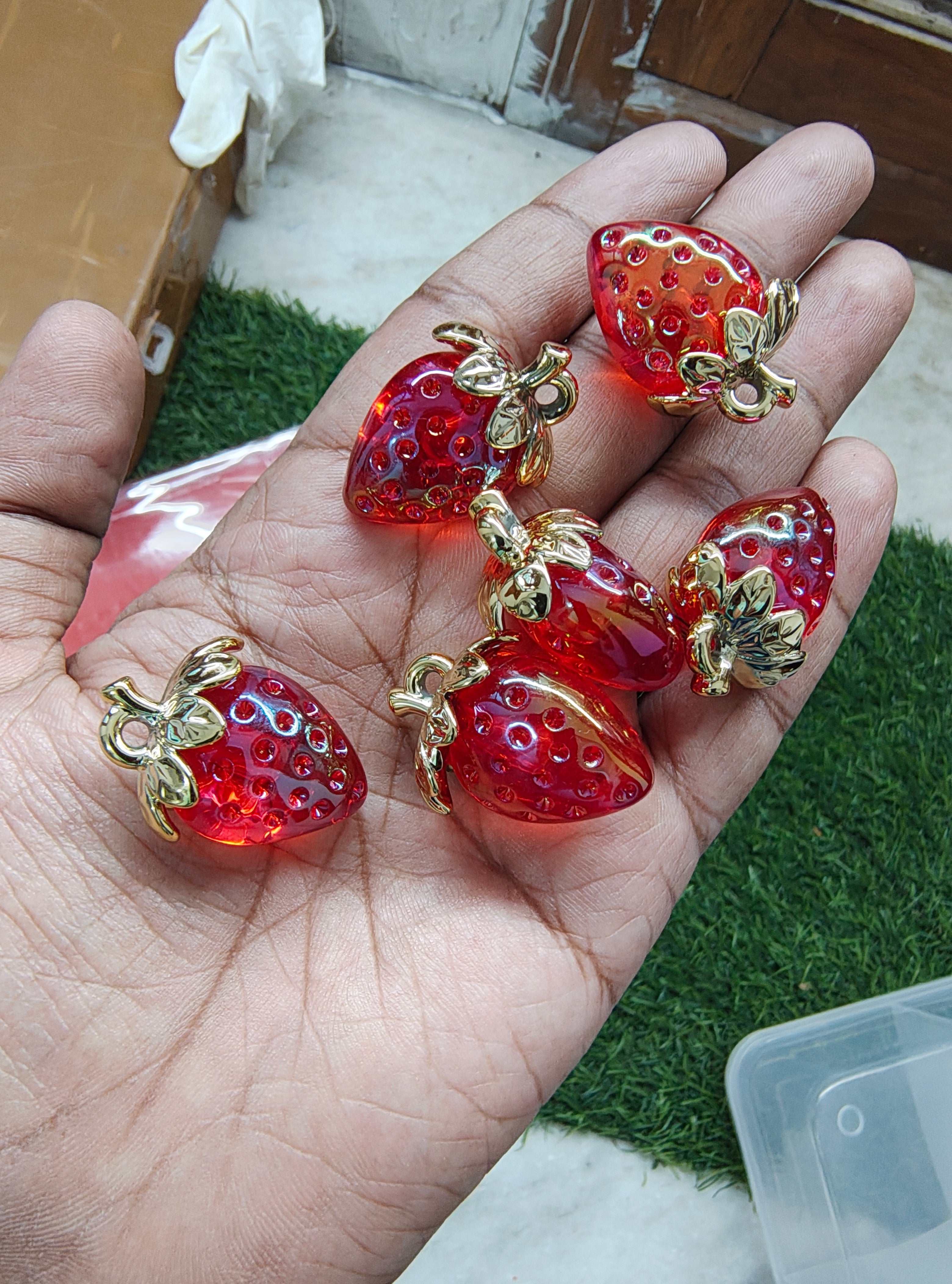 Strawberry 3d charm ( 3DC1022 )