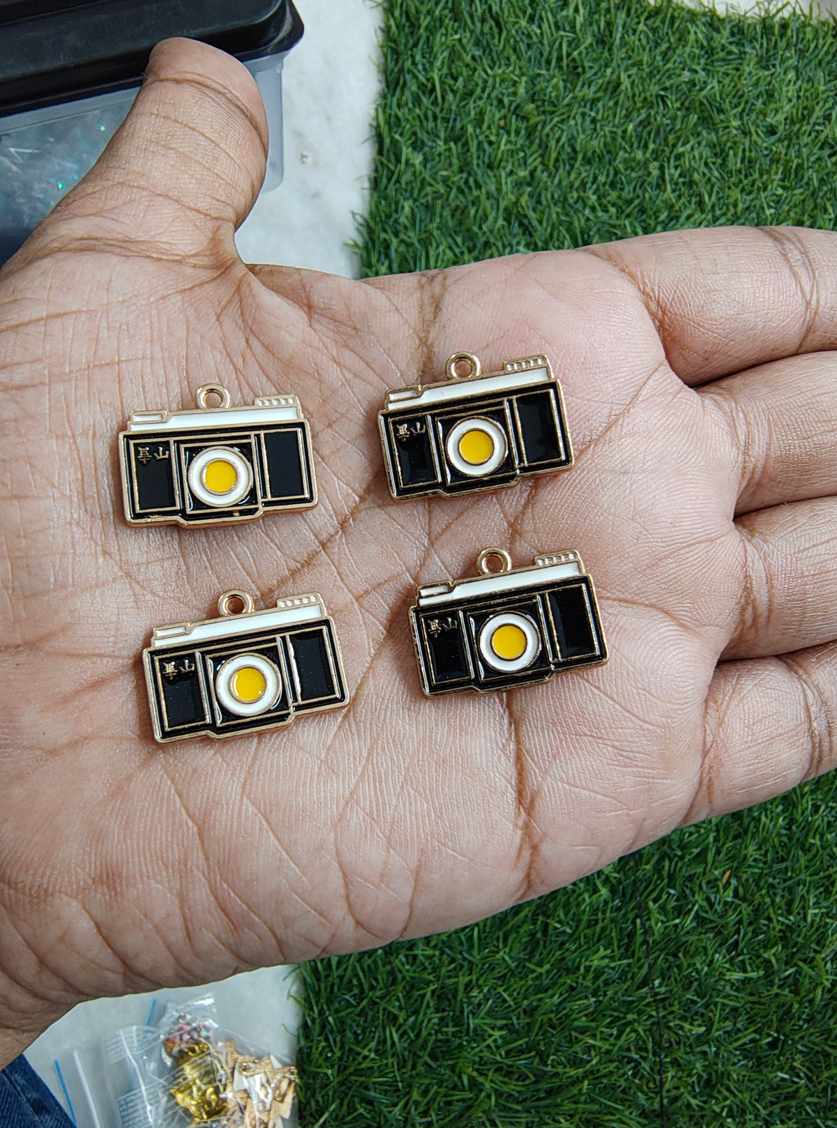Camra charm ( EC1106 )