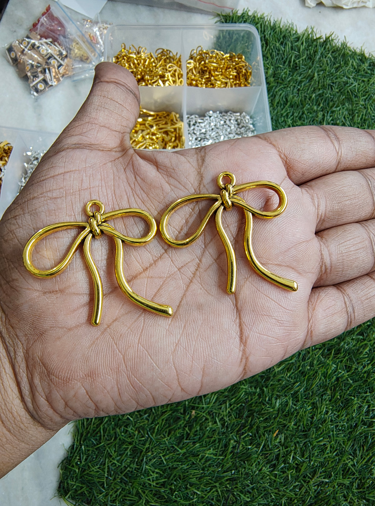 Big golden metal bow charm ( MTC7047 )