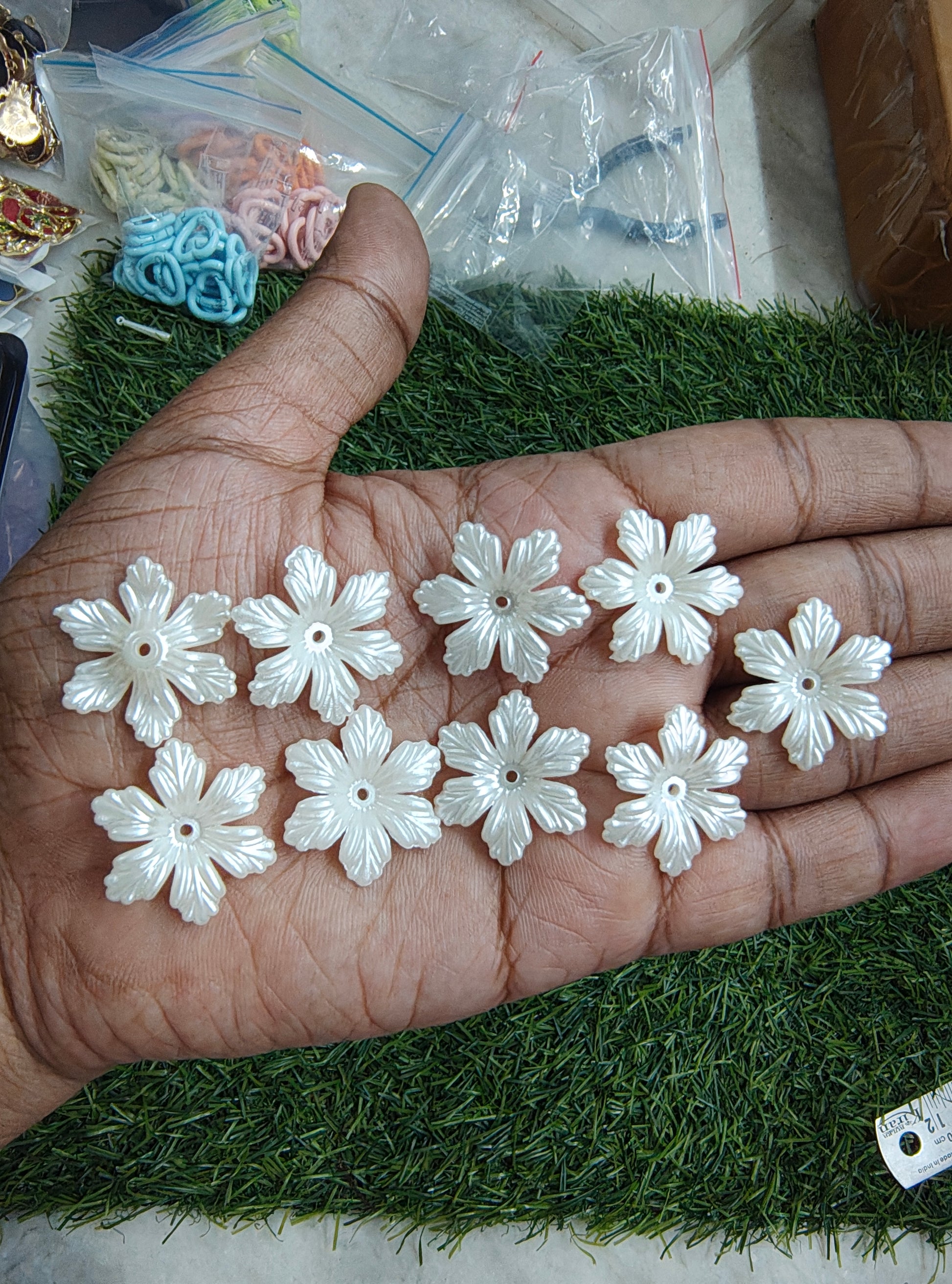 Acrylic pearl flower