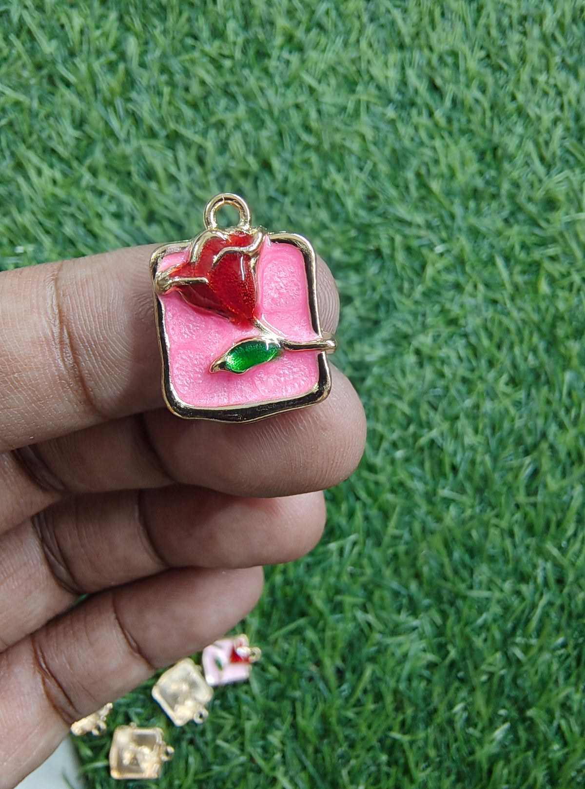 Square rose charm ( EC1109 )