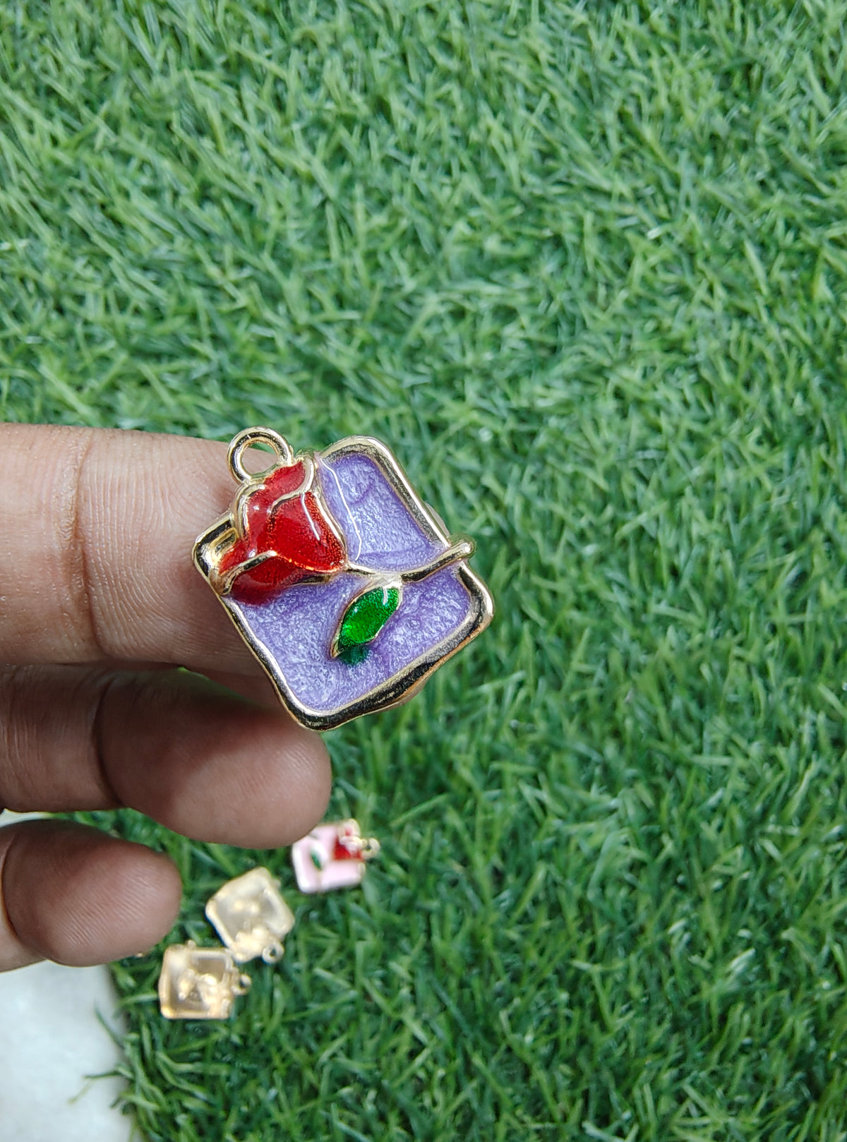 Square rose charm ( EC1109 )