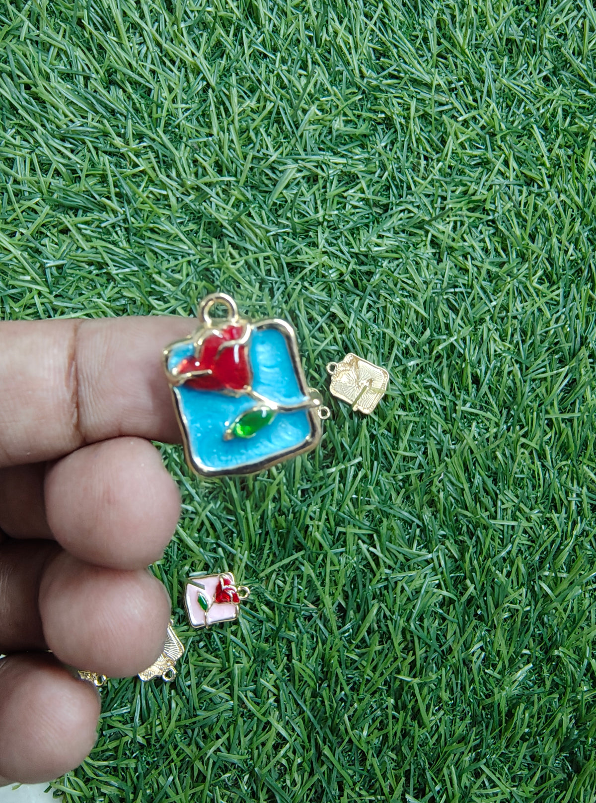 Square rose charm ( EC1109 )