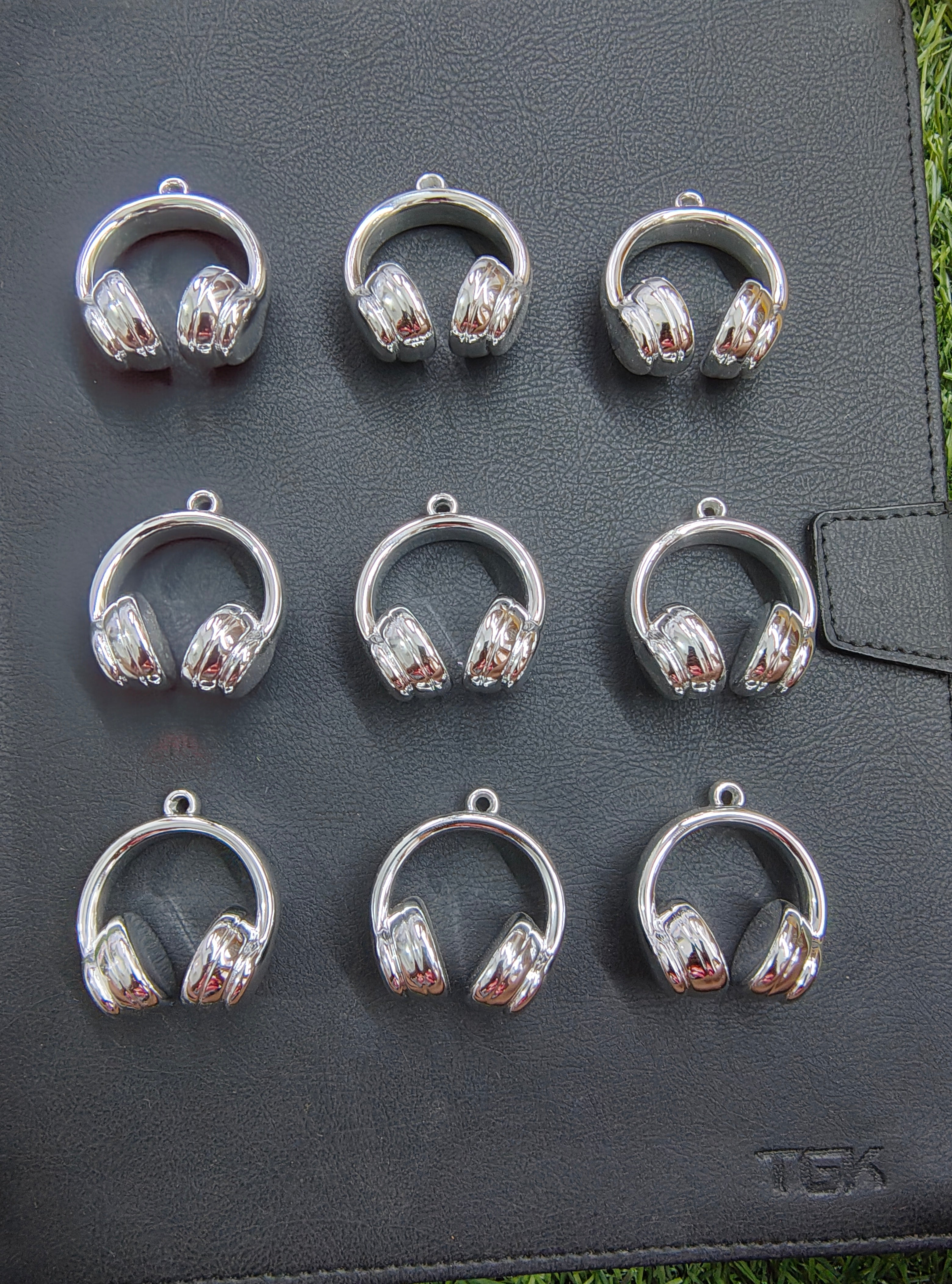 Big silver headphones 3d charm ( 3DC1033 )