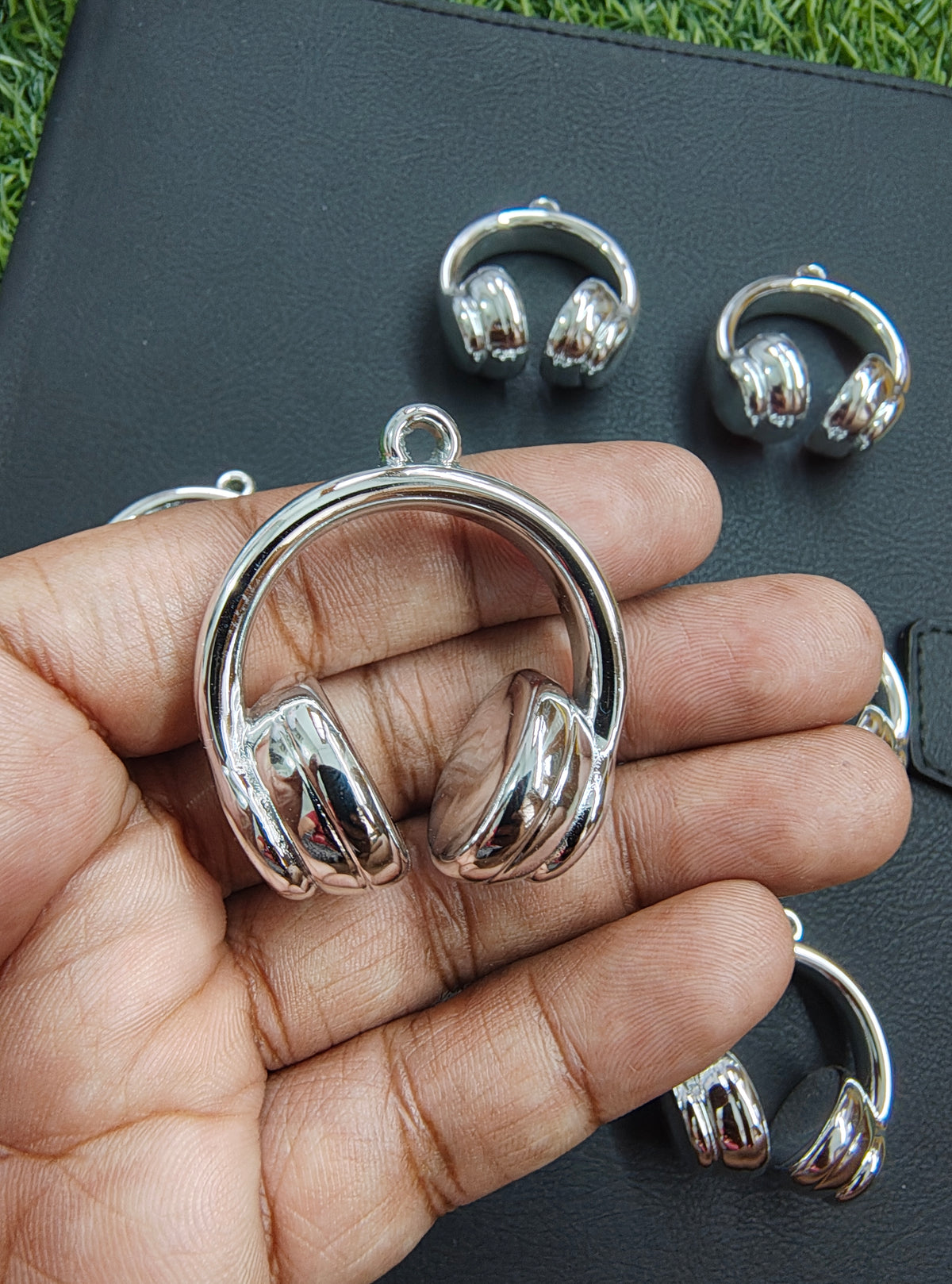 Big silver headphones 3d charm ( 3DC1033 )