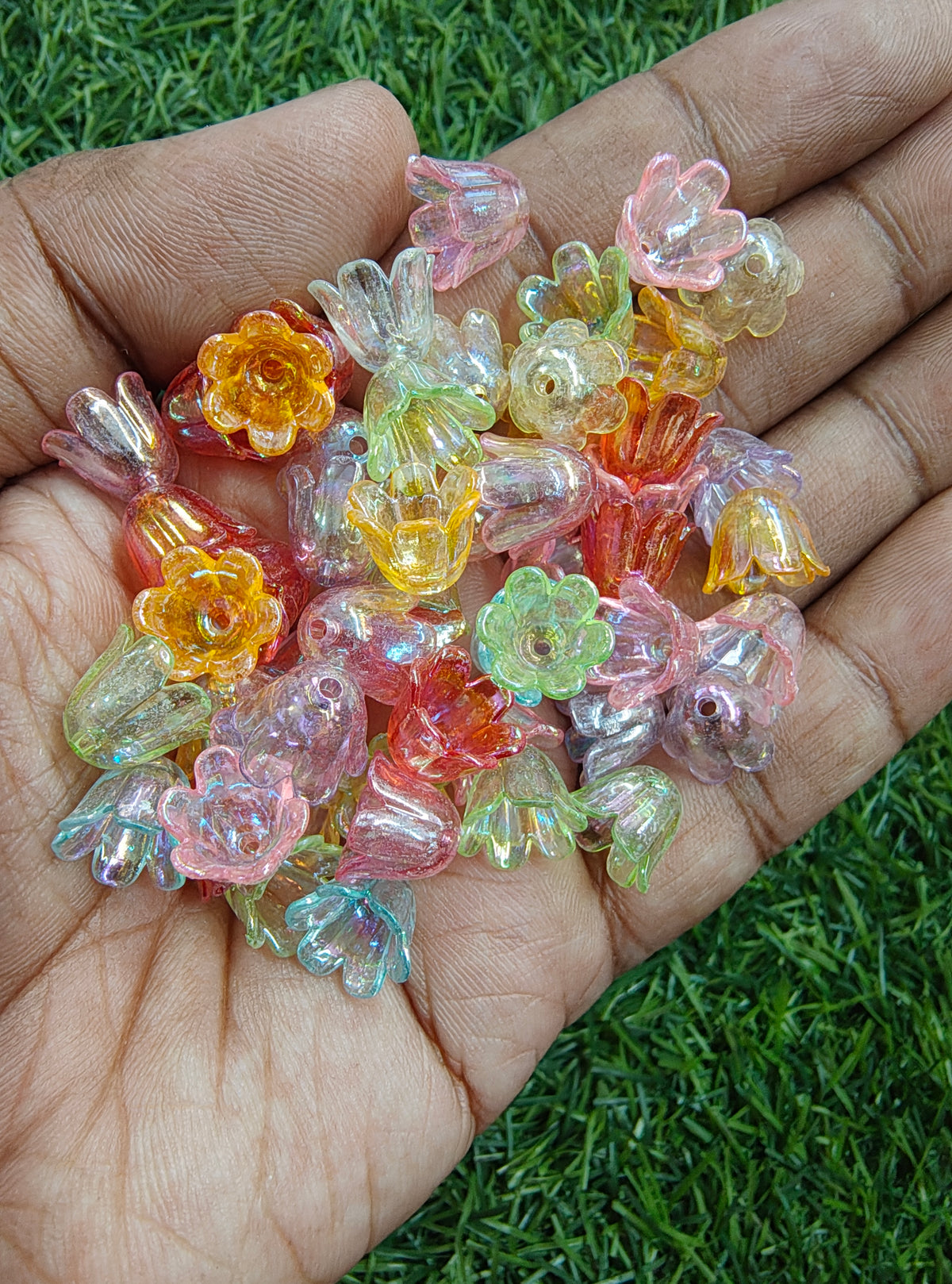Transparent acrylic tulip beads (AB2131)
