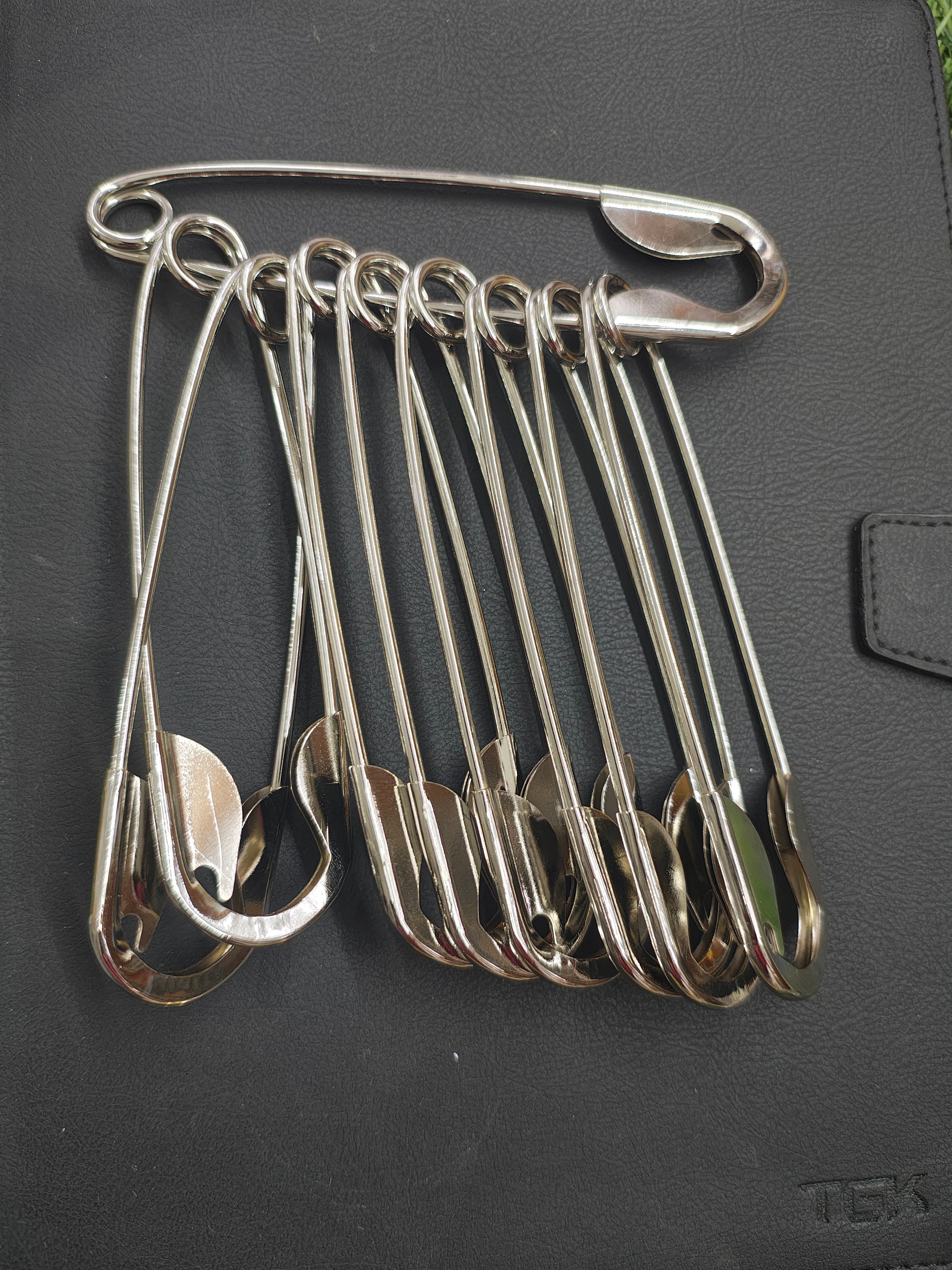Big size saftey pin for hair bun