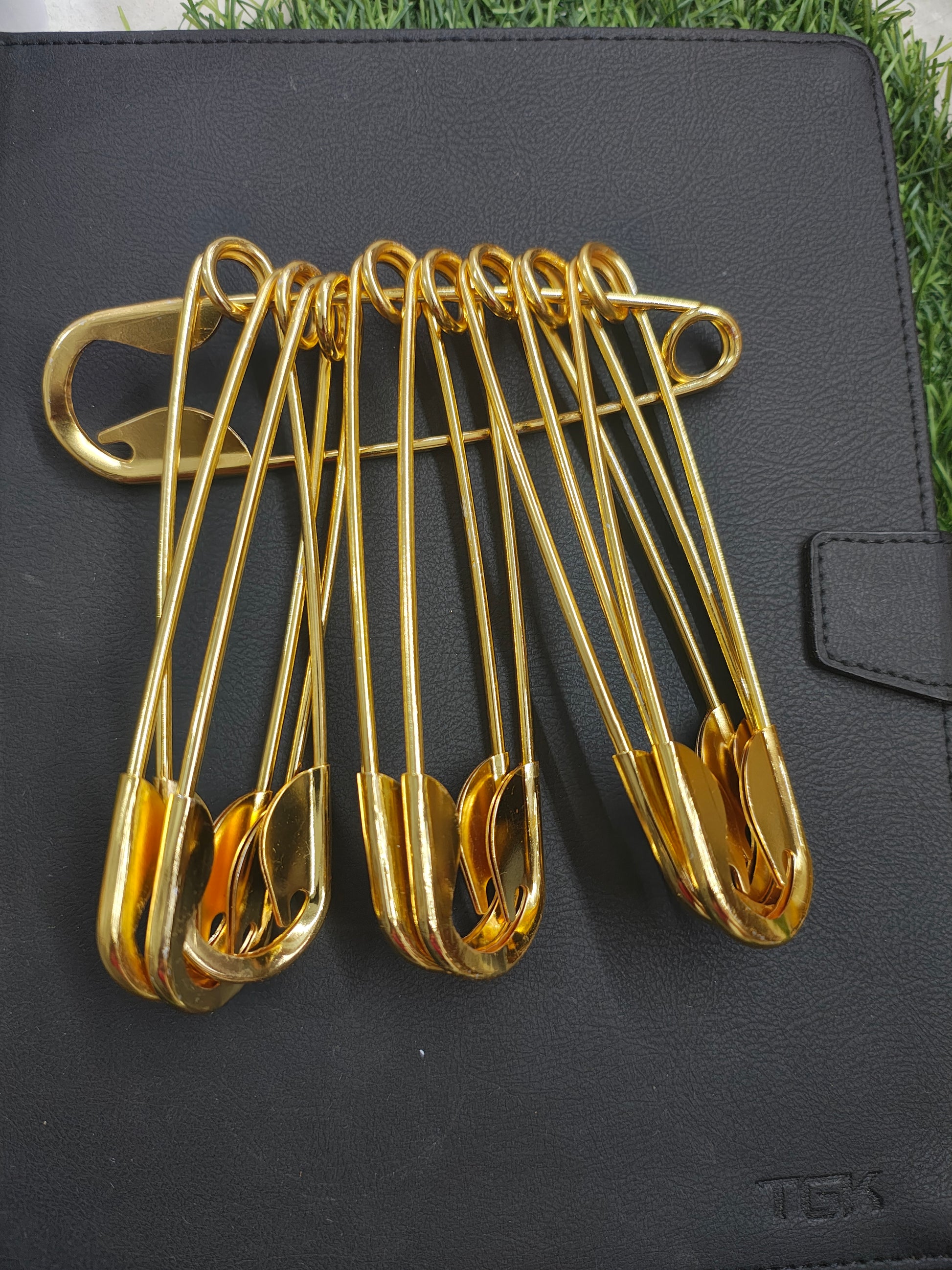 Big size saftey pin for hair bun