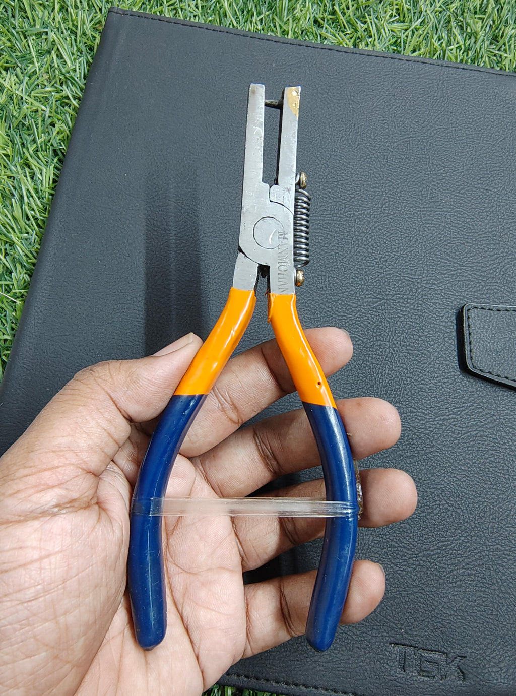 Punch hole Plier