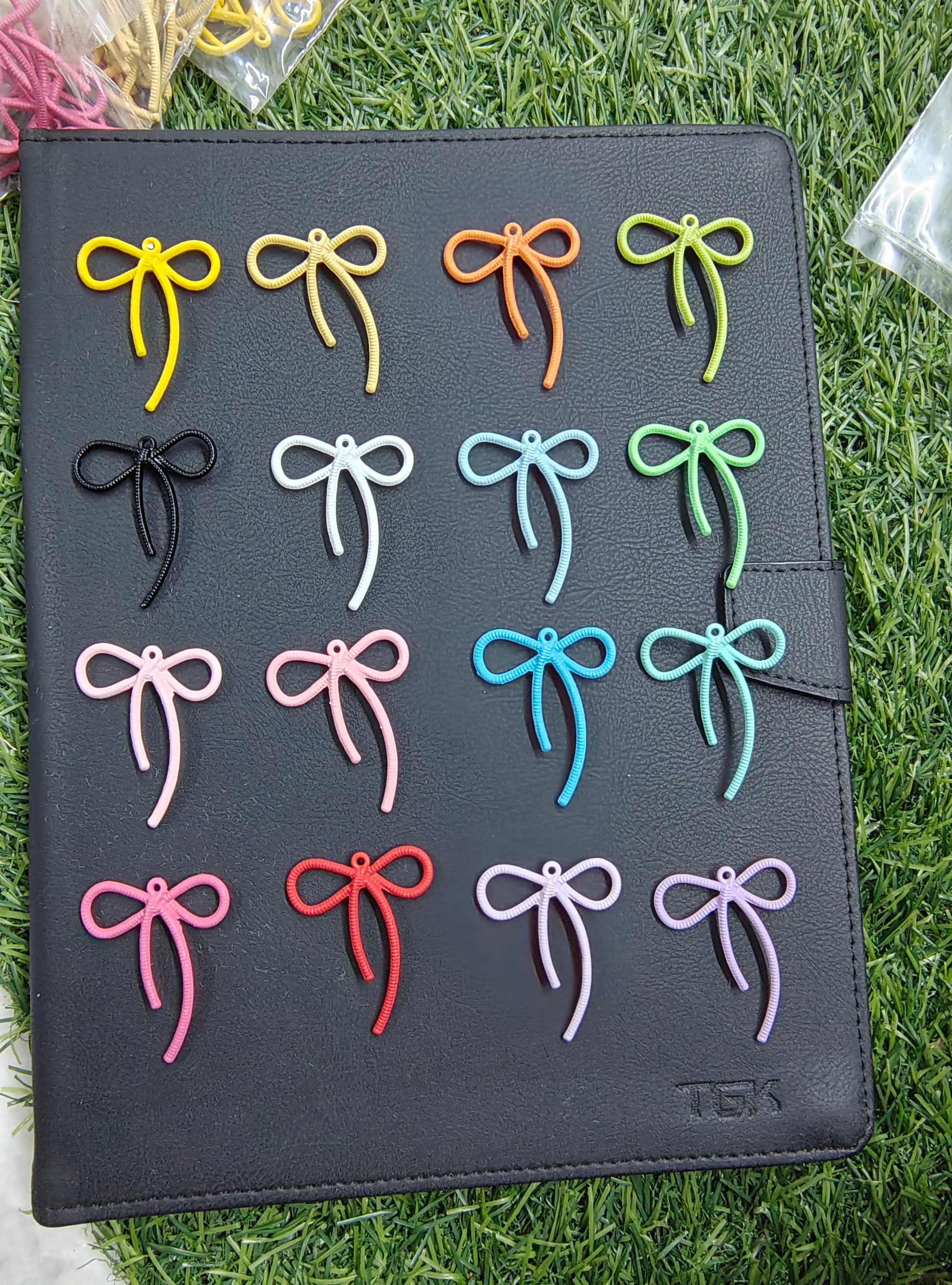 Big colour bow charm